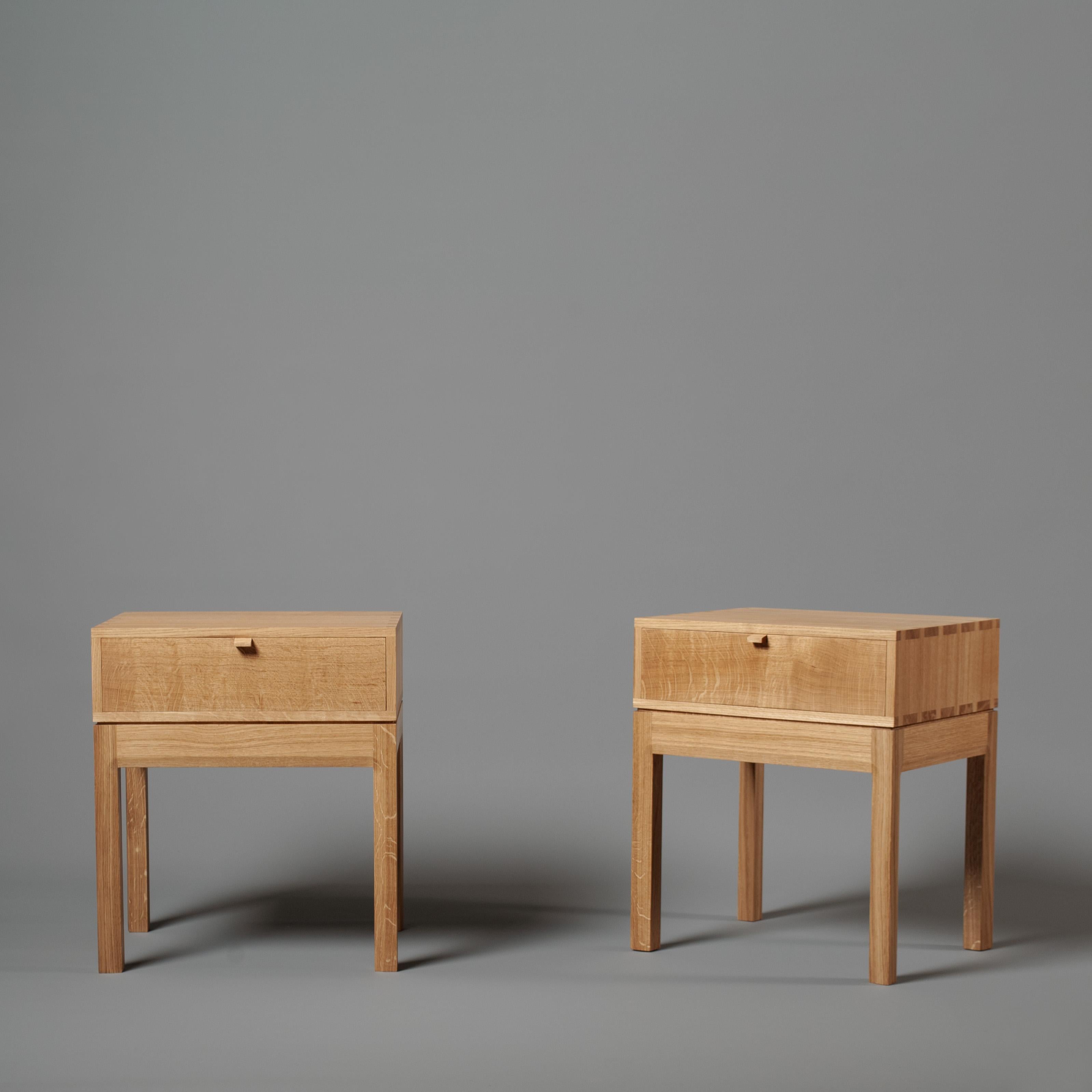 Paar Handcrafted Night Stands, Nachttische im Angebot 5