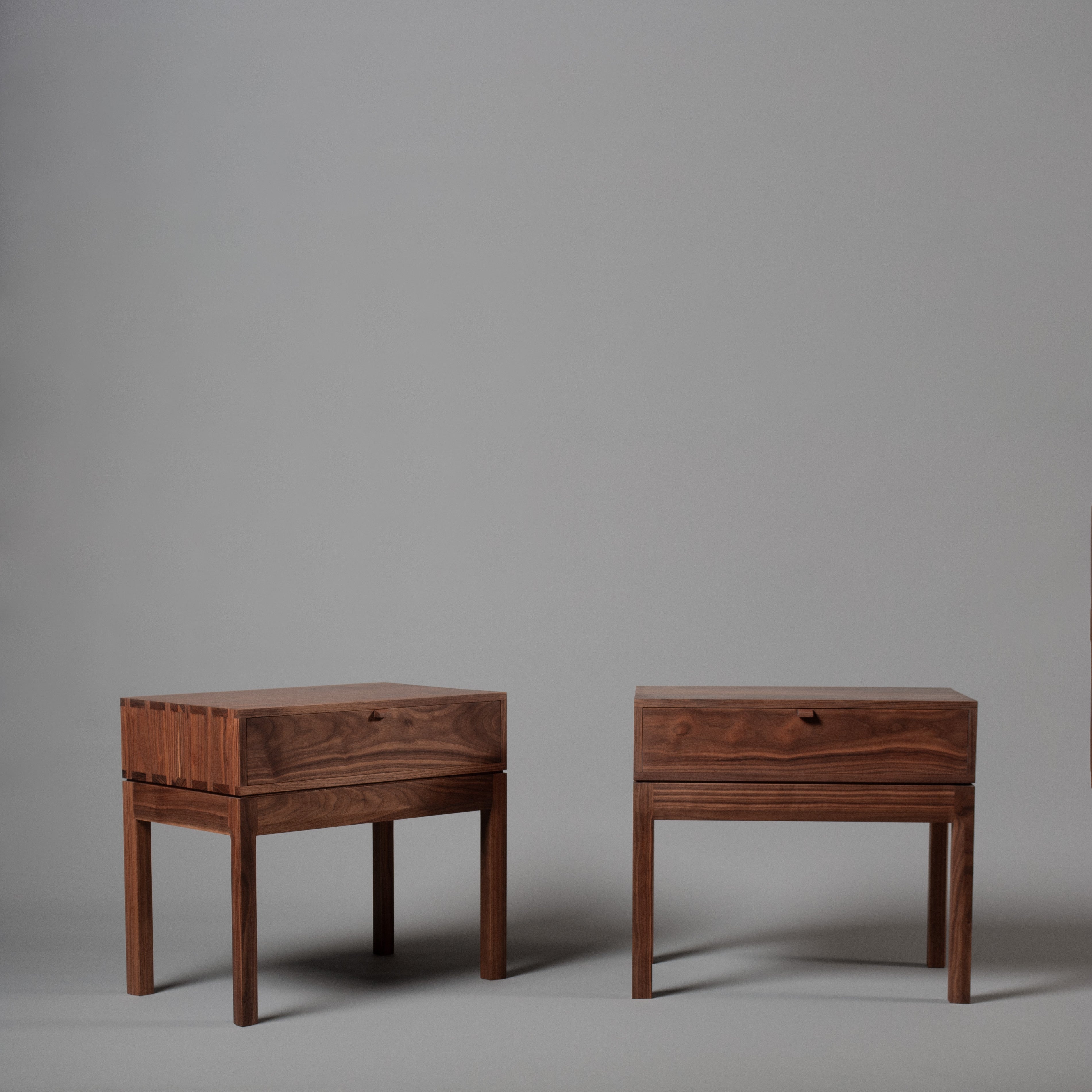 Paar Handcrafted Night Stands, Nachttische