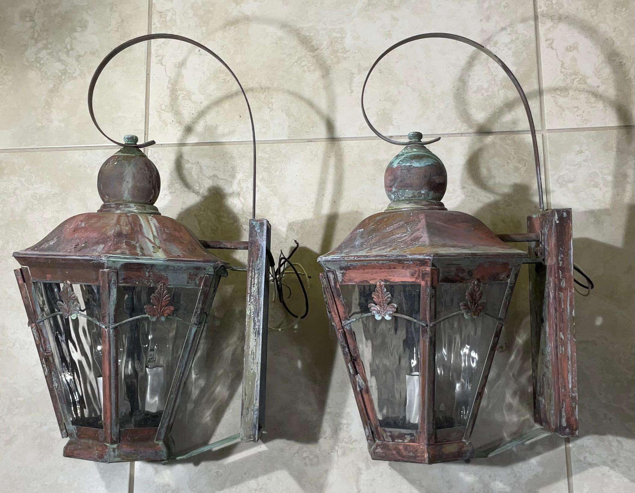 20th Century Pair of Handcrafted Solid Brass Vintage Wall Lantern For Sale