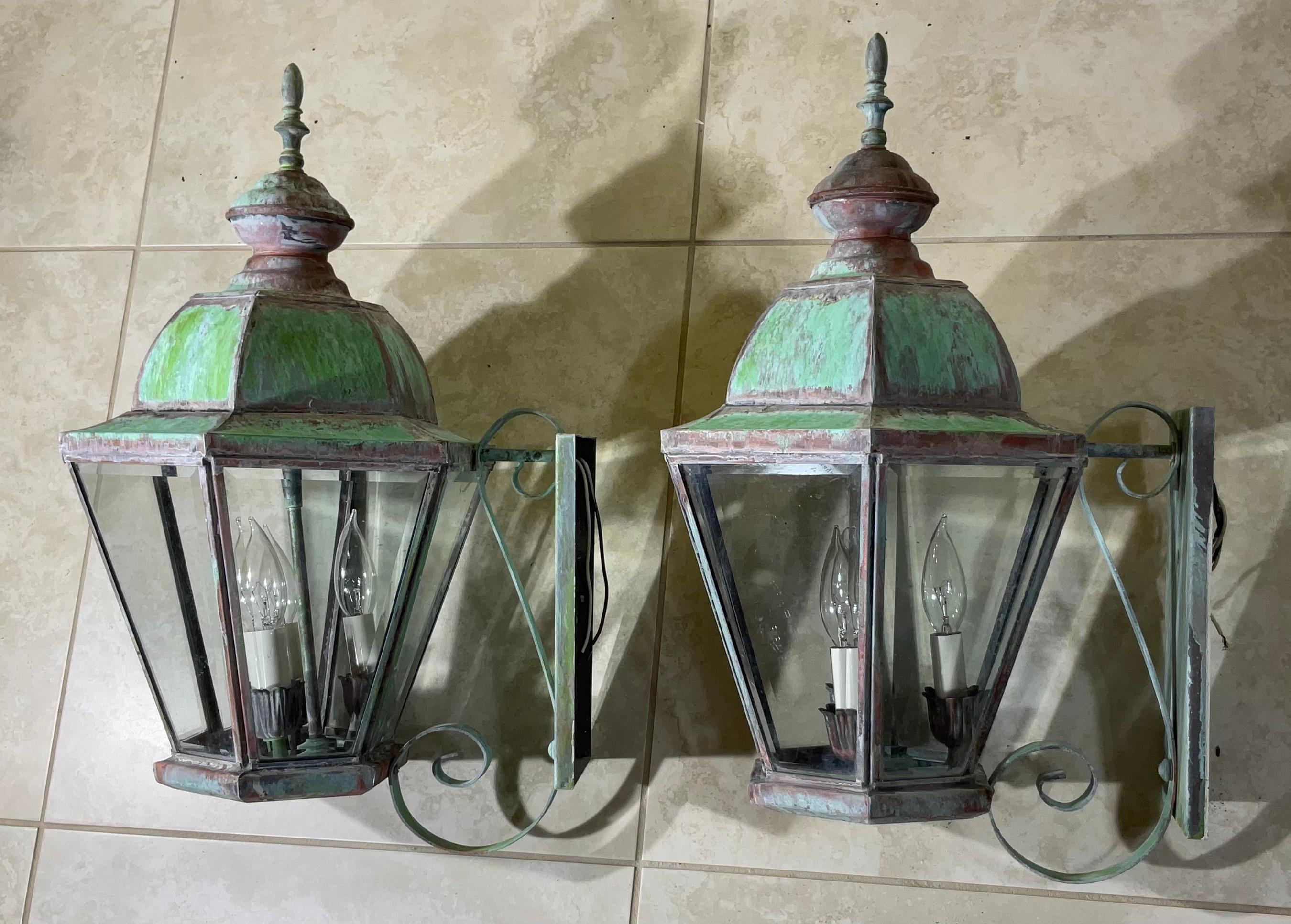 20th Century Pair of Handcrafted Solid Brass Vintage Wall Lantern For Sale