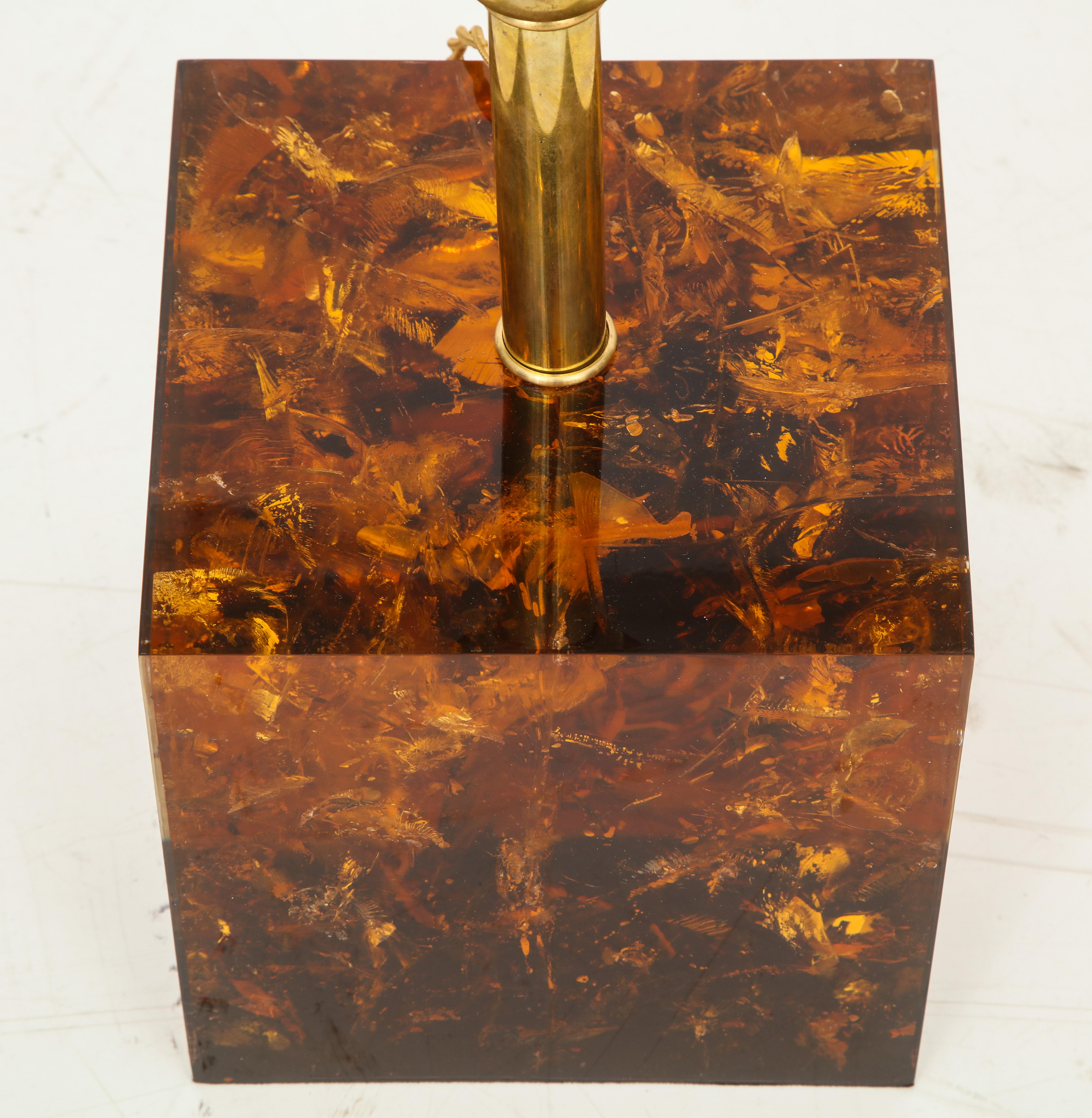 Pair of Handcrafted Tortoise Shell Style Cube Fractal Resin Bronze Lamps, Italy For Sale 1