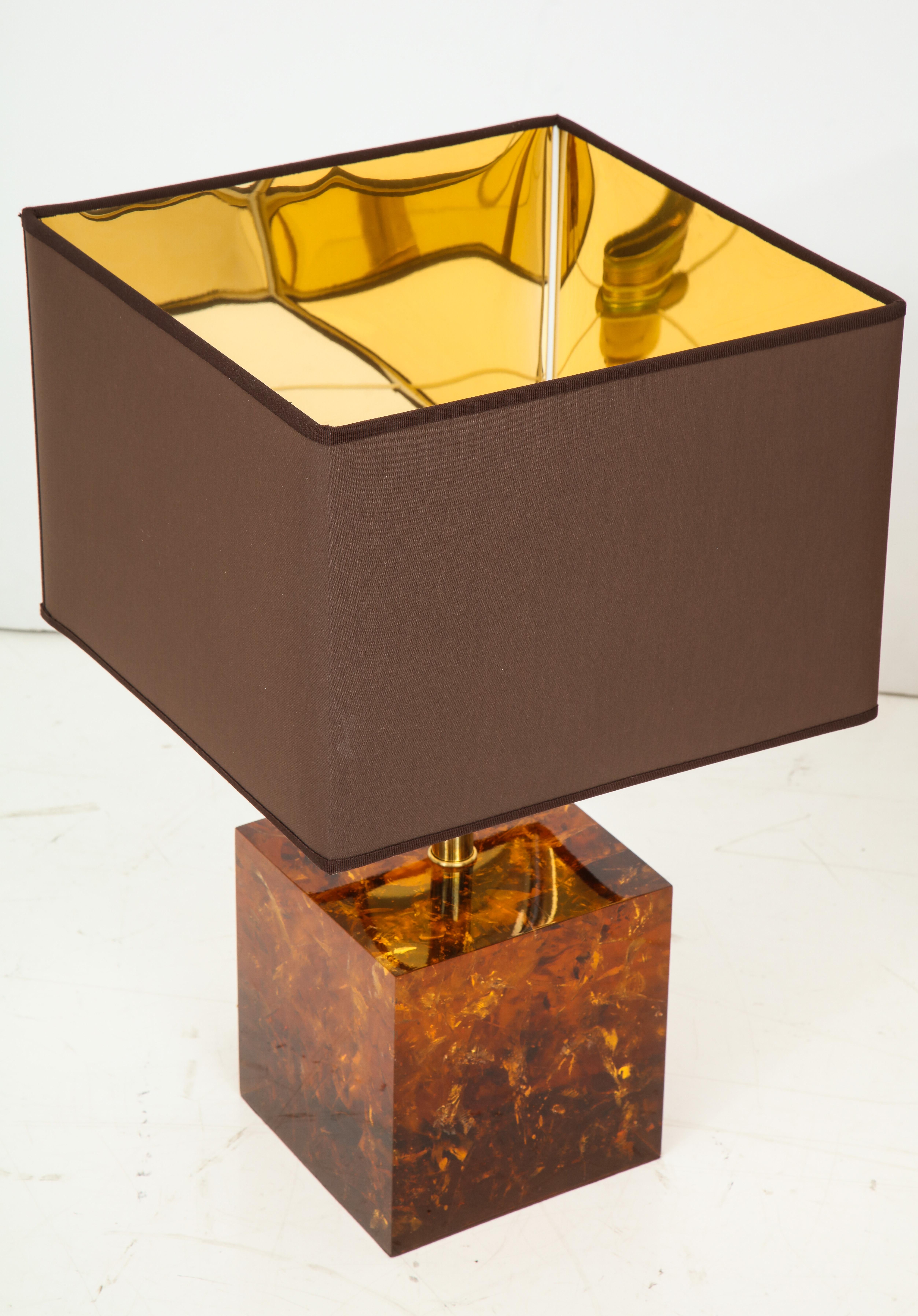 Brass Pair of Handcrafted Tortoise Shell Style Cube Fractal Resin Bronze Lamps, Italy For Sale