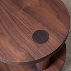 Paar Handcrafted Walnuss End Tables