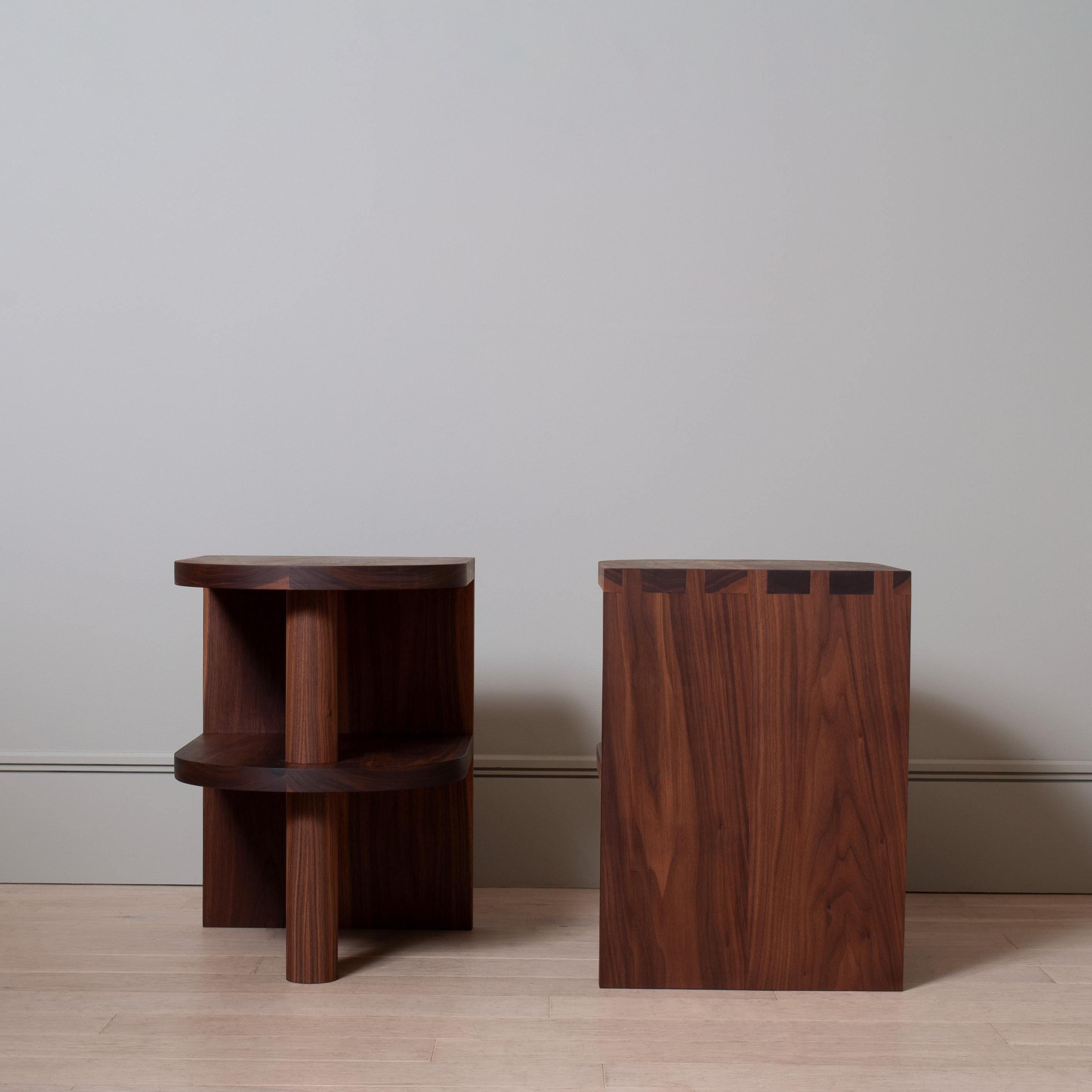 English Pair of Handcrafted Walnut End Tables For Sale