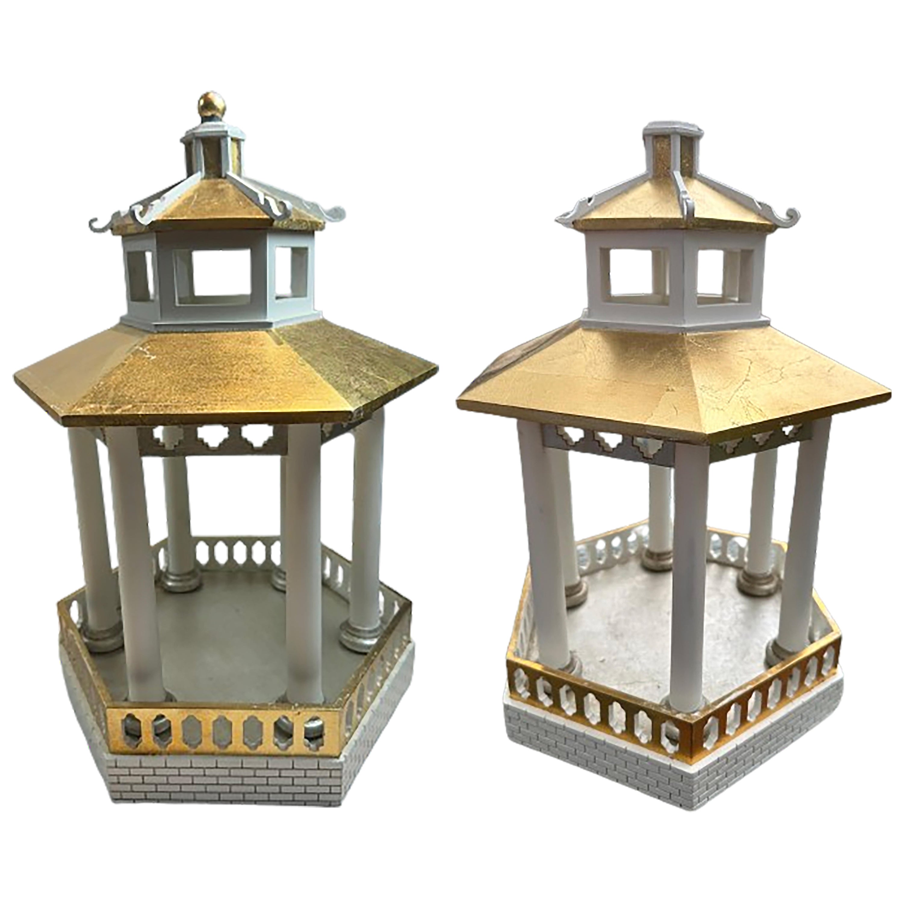 Pareja de Modelos de Pagodas Doradas Hechas a Mano con Cuerpos Hexagonales