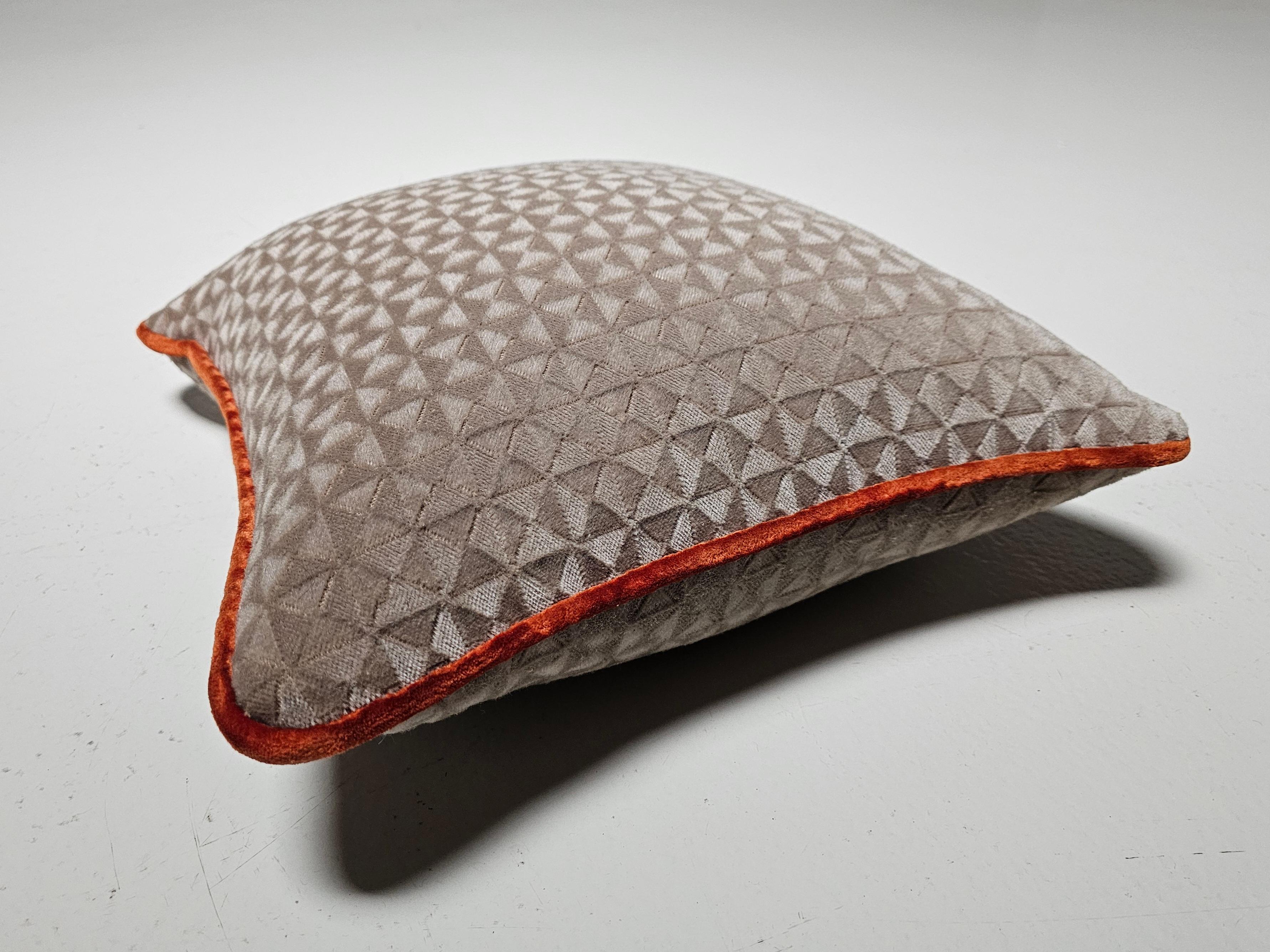 Coppia di cuscini Hermès realizzati a mano In condizioni Nuovo in vendita a amstelveen, NL