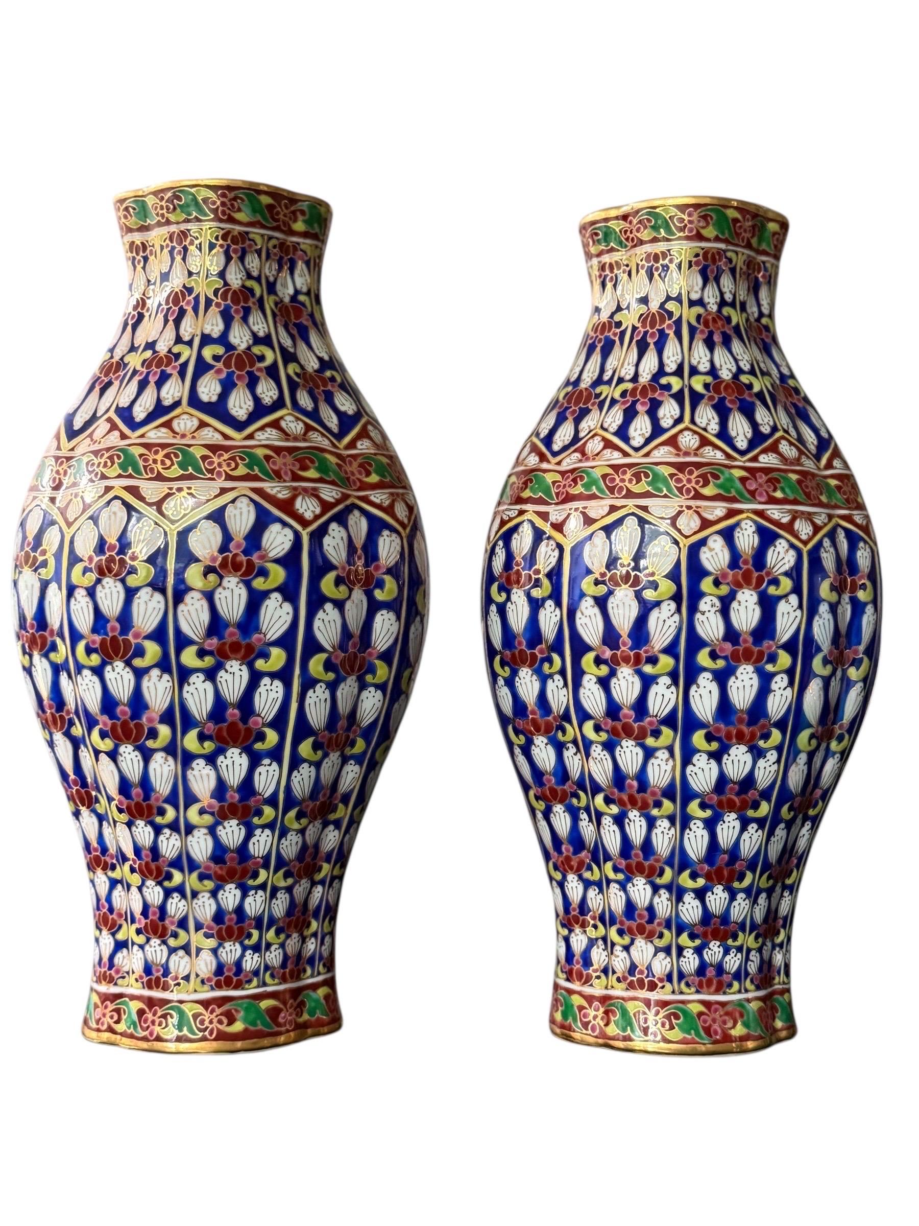 Paire de vases sculpturaux Maitland Smith faits à la main Thaïlande années 1980 en vente 3
