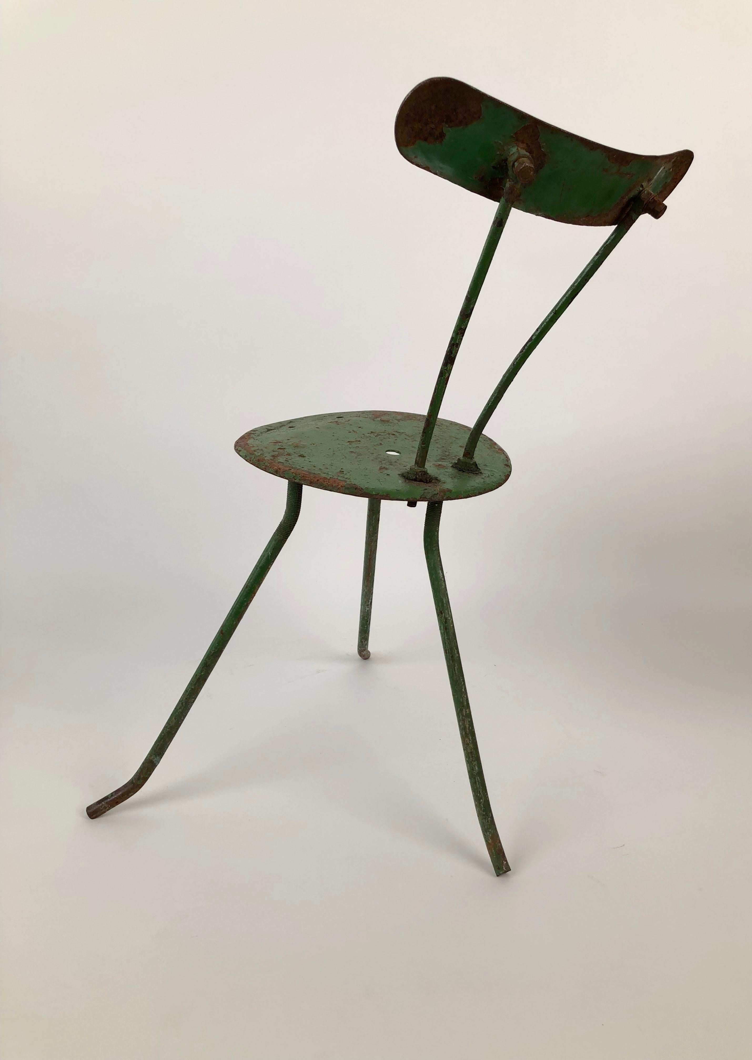 Paire de chaises en métal faites à la main, années 1950, provenant de la région du lac Balaton, Hongrie en vente 4