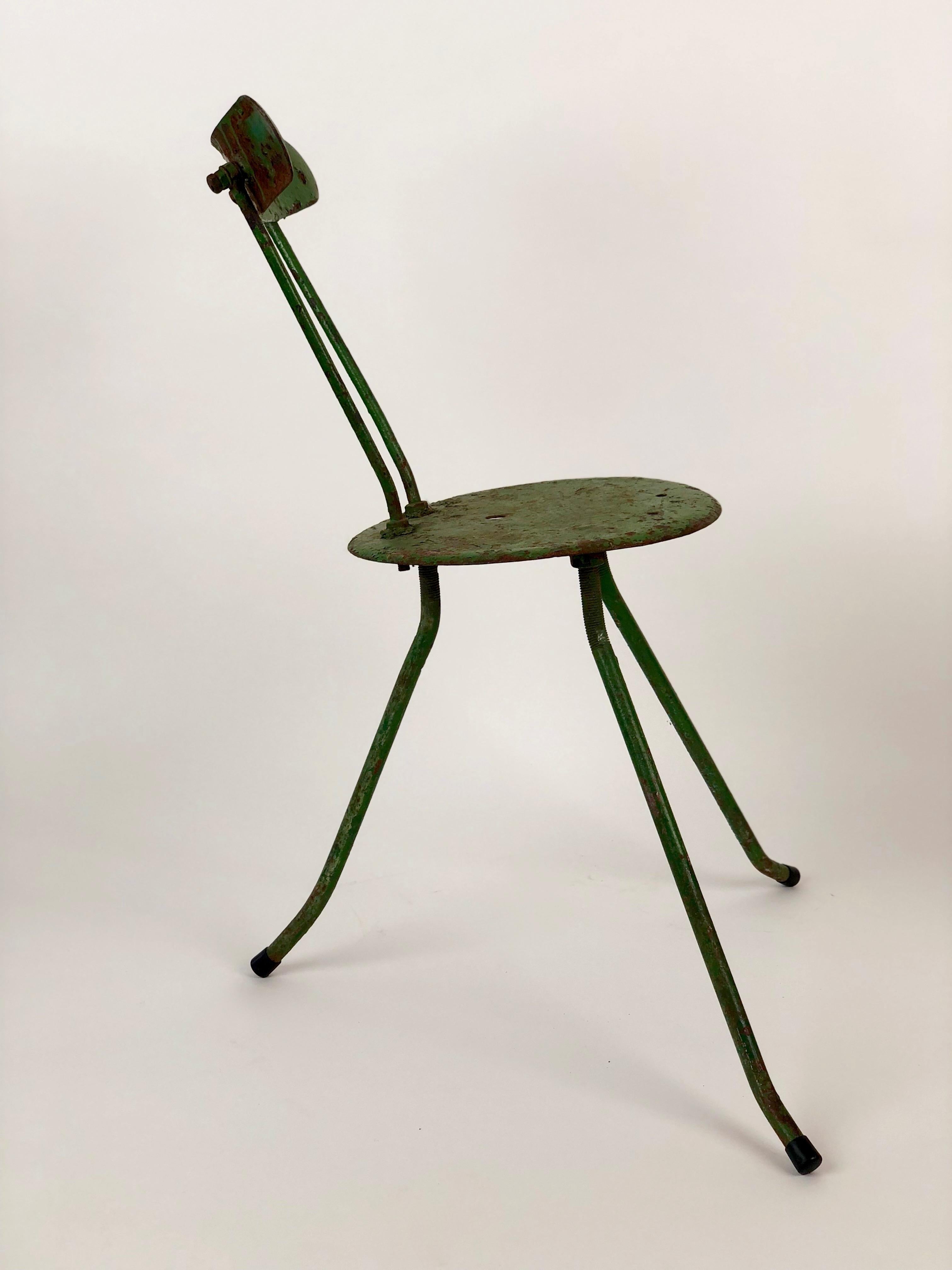 Mid-Century Modern Paire de chaises en métal faites à la main, années 1950, provenant de la région du lac Balaton, Hongrie en vente