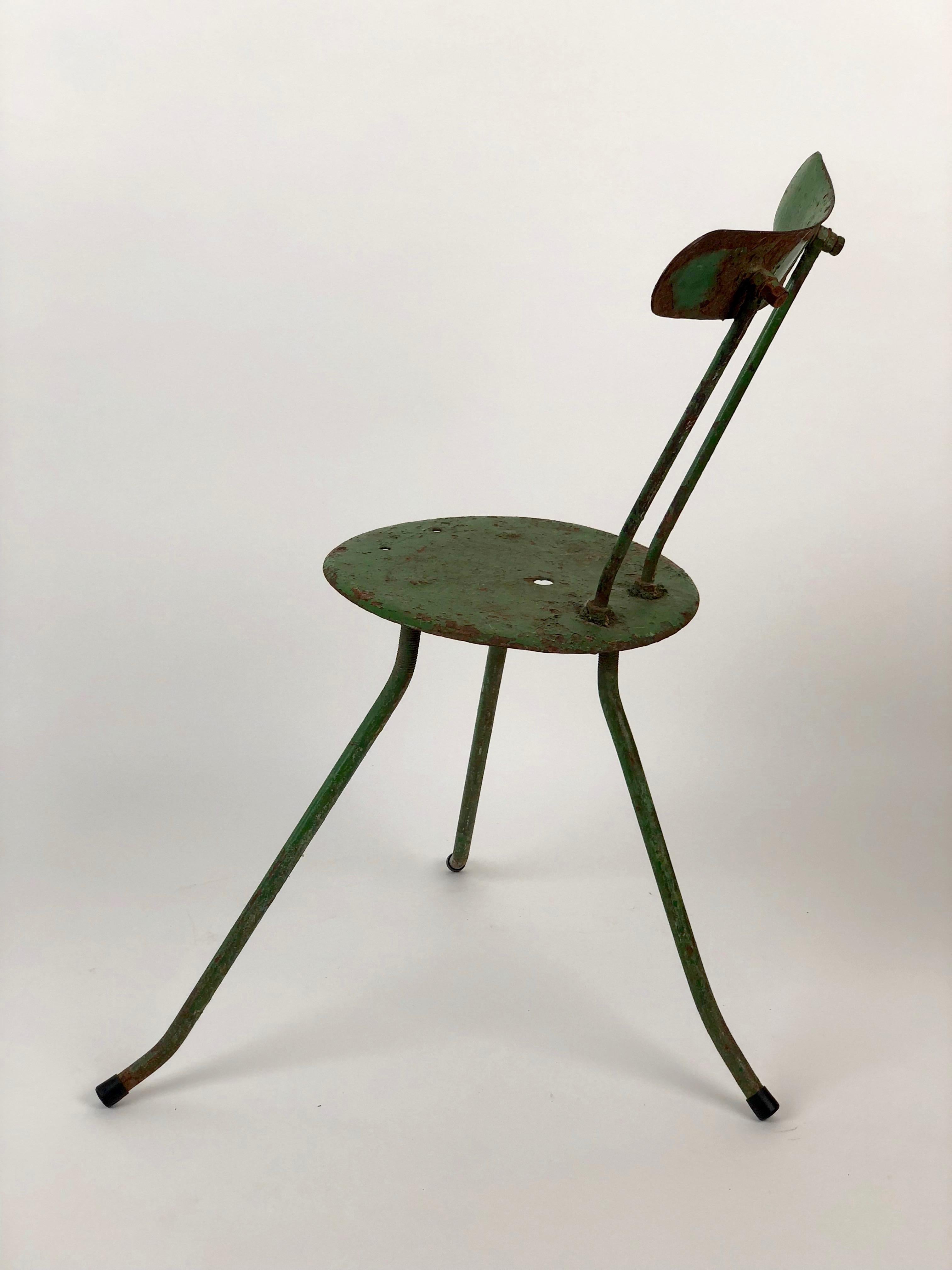 Soudé Paire de chaises en métal faites à la main, années 1950, provenant de la région du lac Balaton, Hongrie en vente