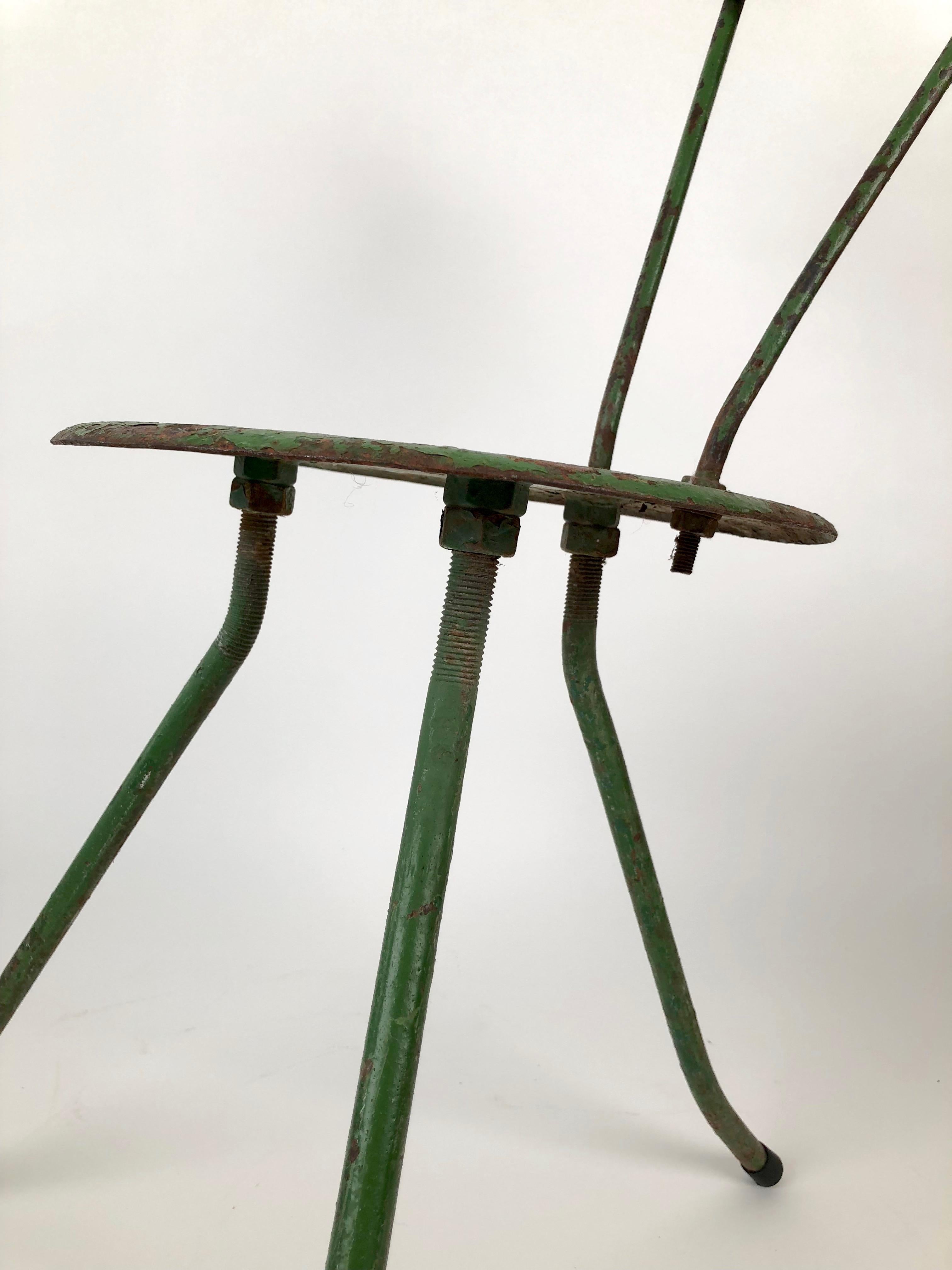 Métal Paire de chaises en métal faites à la main, années 1950, provenant de la région du lac Balaton, Hongrie en vente