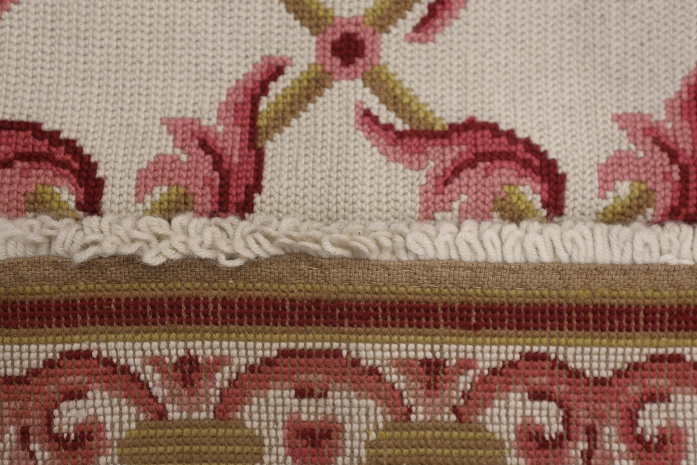 Paar handgefertigte orientalische Nadelspitze-Teppiche, traditioneller rosa Wollteppich (Handgeknüpft) im Angebot