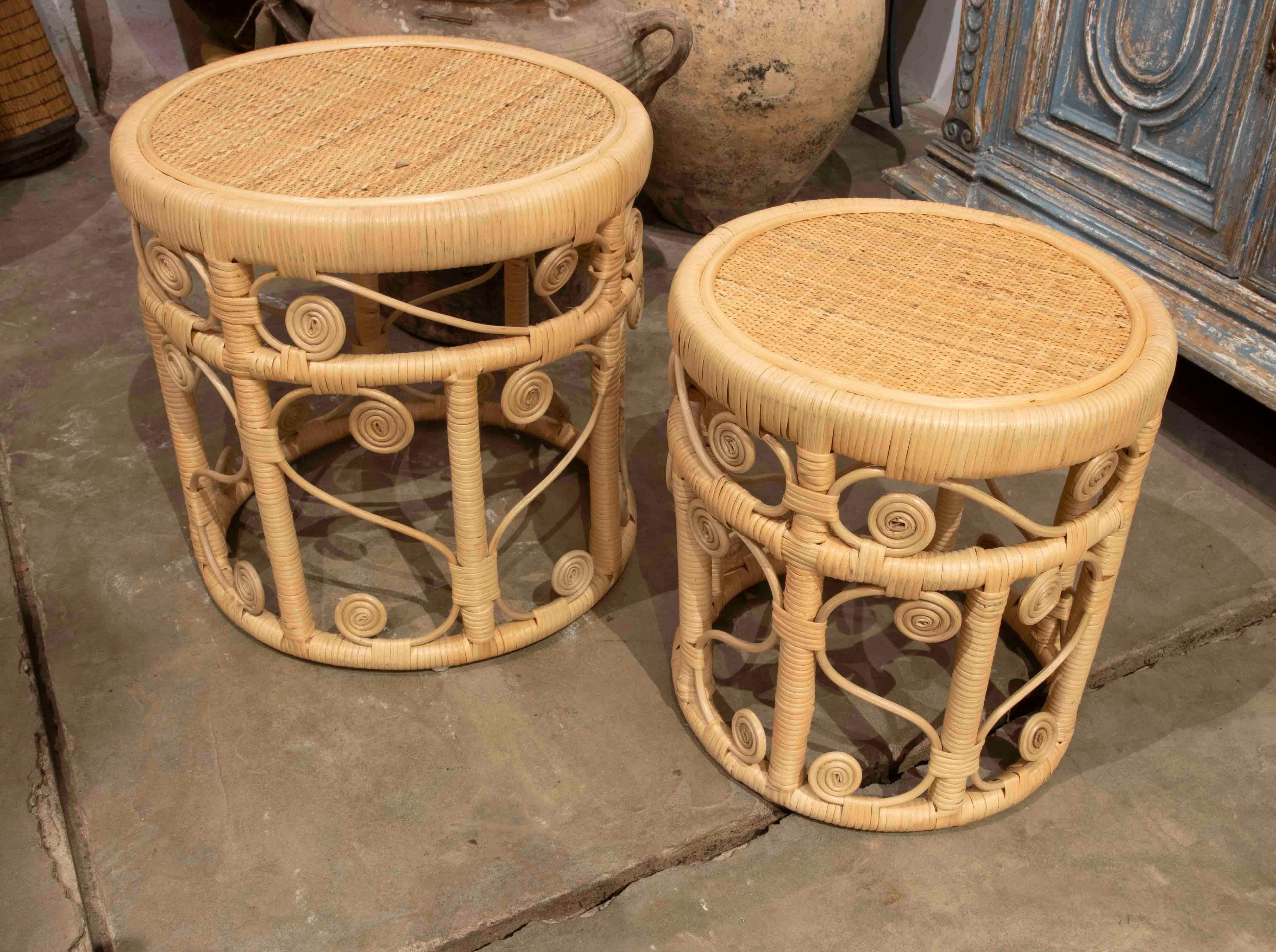 Pair of Handmade Rattan and Wicker Round Benches In Good Condition For Sale In Marbella, ES