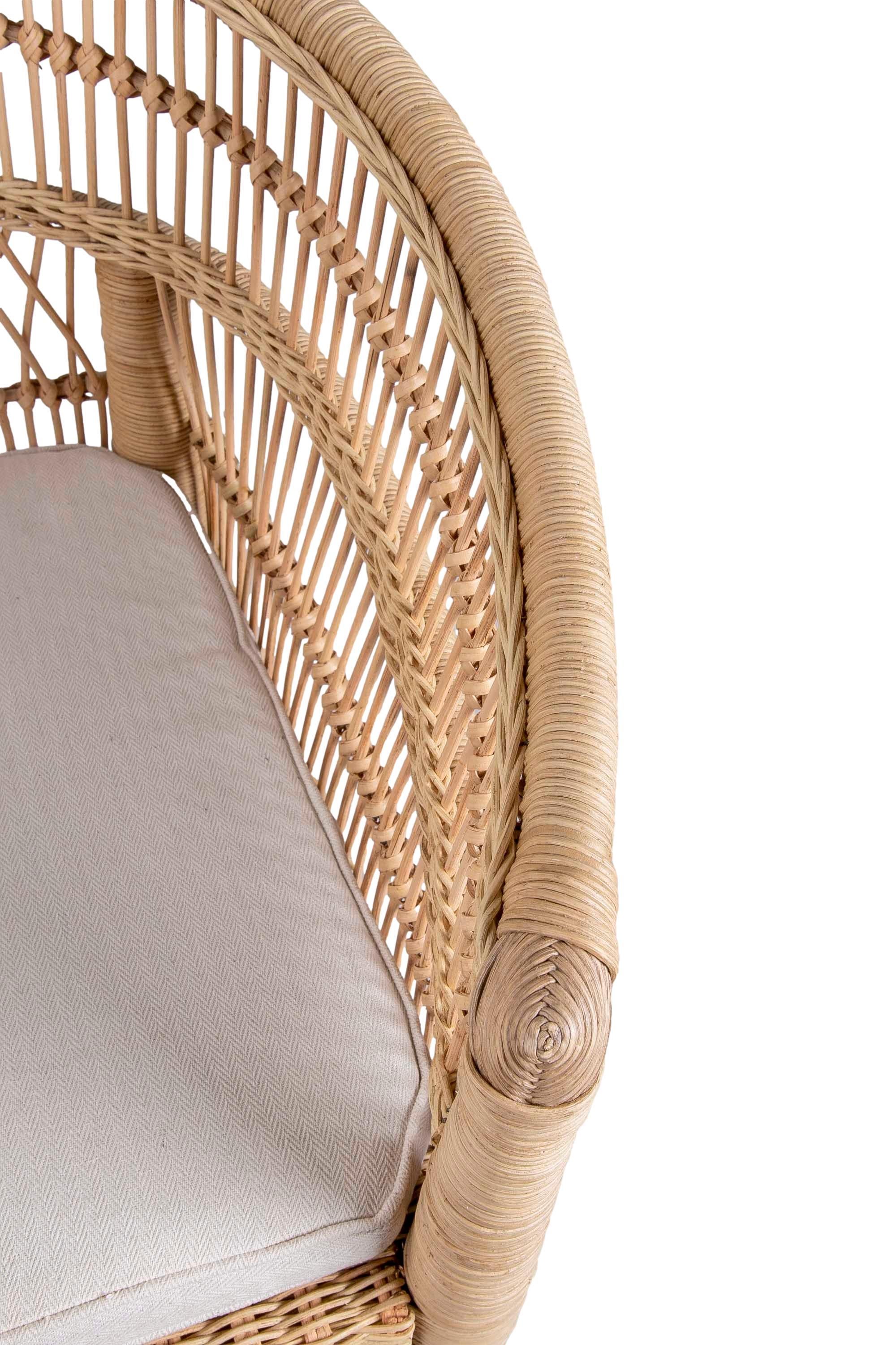 Paire de fauteuils en bois et en rotin faits à la main en vente 9