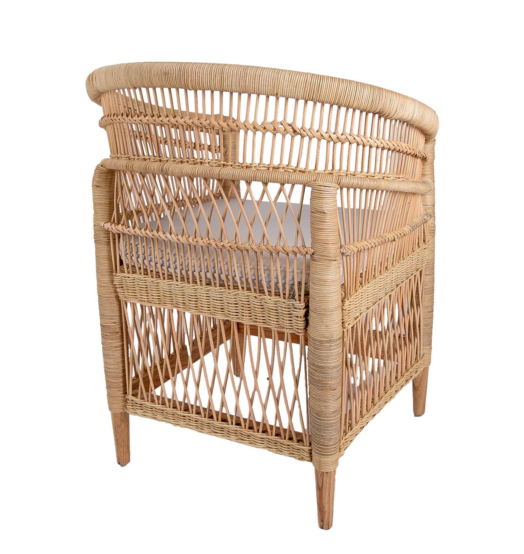Rotin Paire de fauteuils en bois et en rotin faits à la main en vente