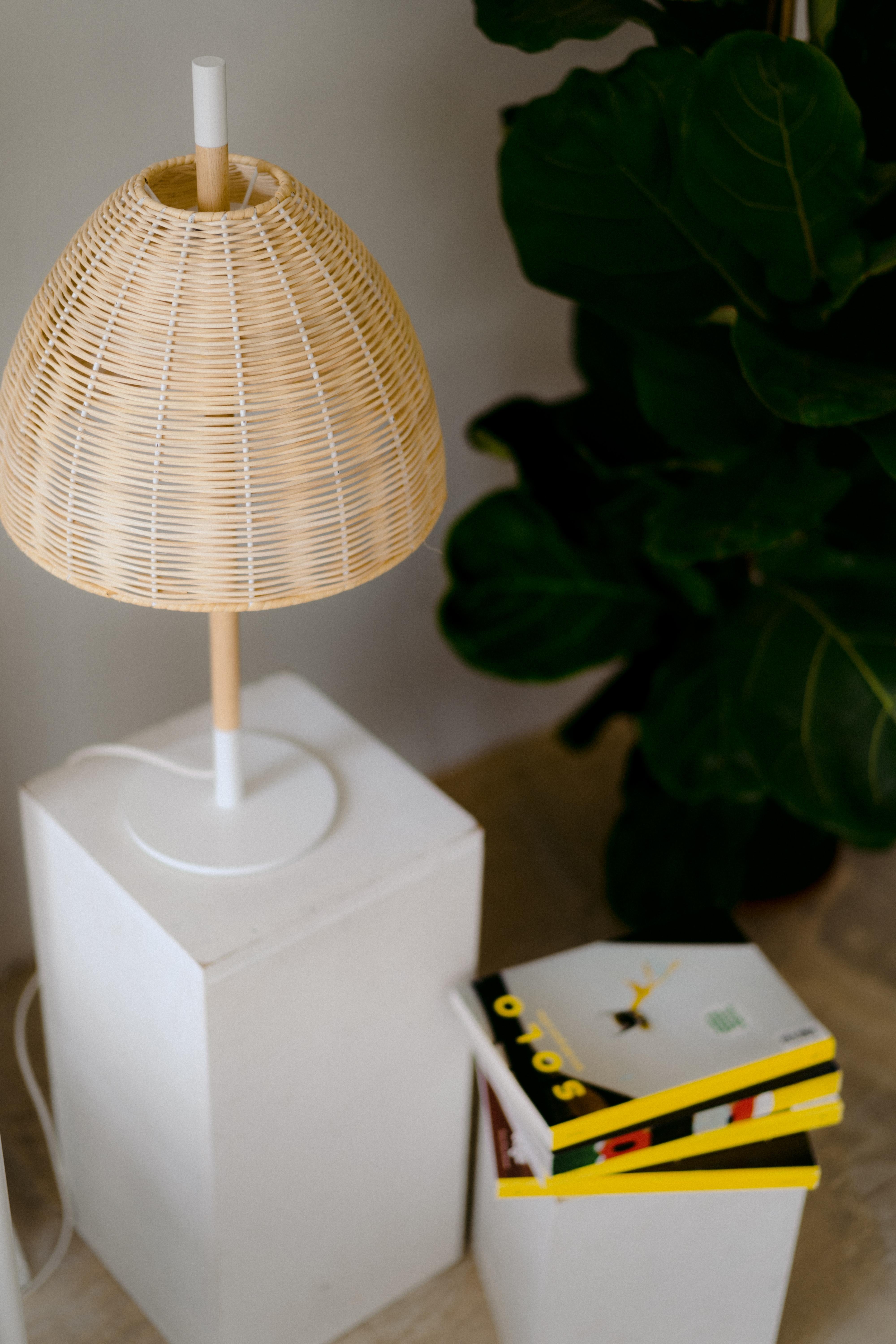 AMA - Table lamp
Ama , comes from the Catalan '' a mà '', which means '' handmade '', and it is how this contemporary lamp is made. With hand-turned beech wood, white metal details, and hand-woven lampshade in natural rattan.
Mediterranean, simple,