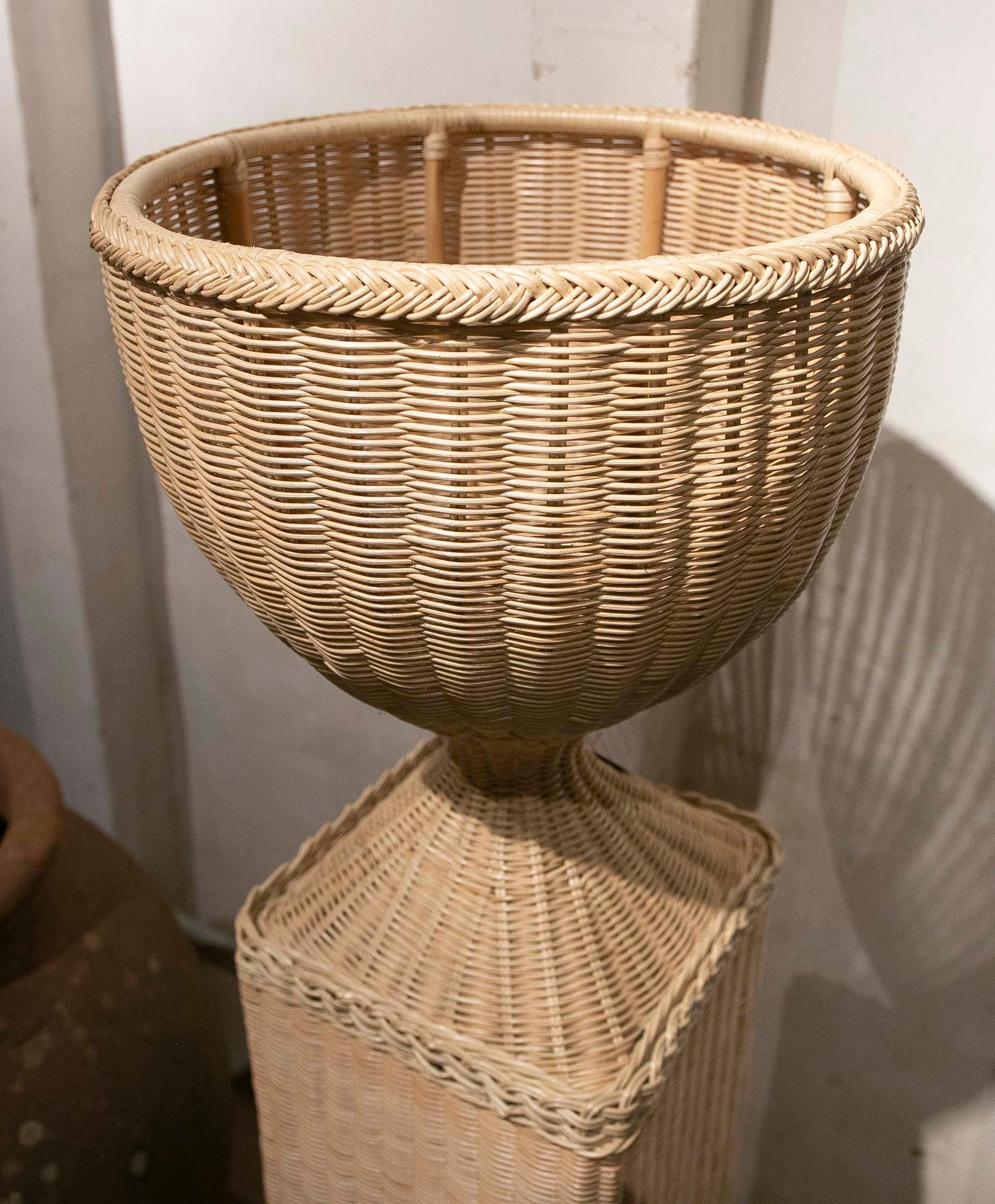 Pair of Handmade Wicker Cups with Rectangular Bases and wooden Structure For Sale 7