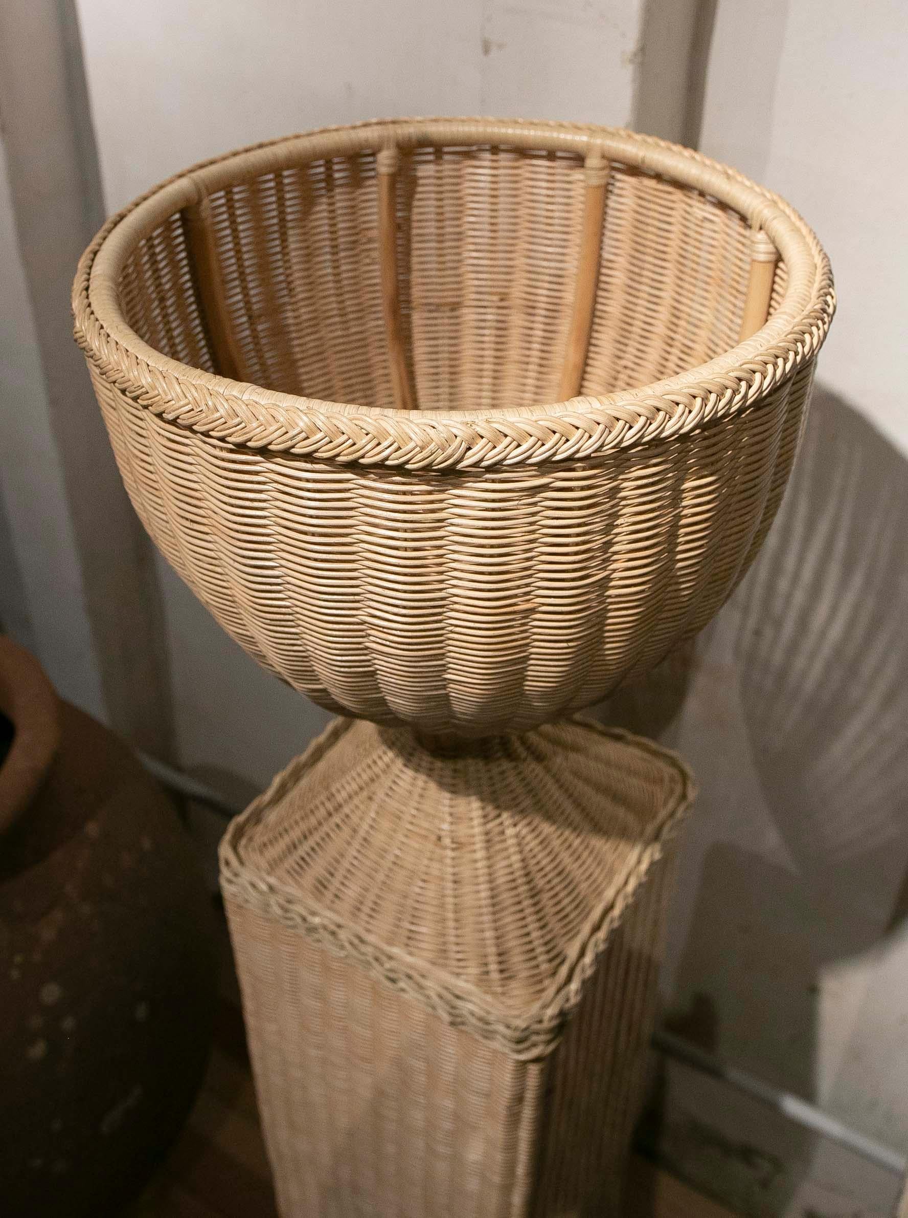 Pair of Handmade Wicker Cups with Rectangular Bases and wooden Structure For Sale 8