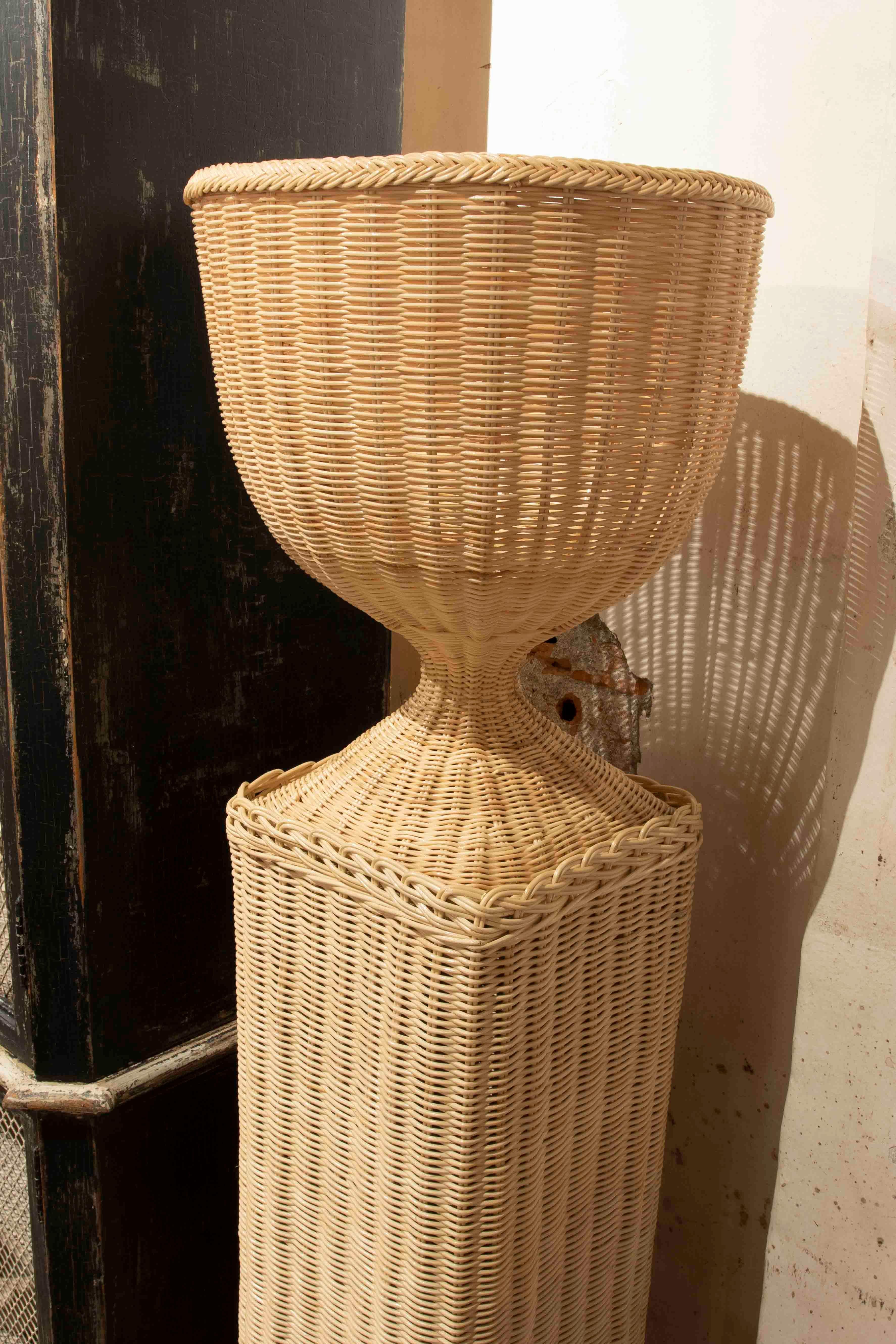 Contemporary Pair of Handmade Wicker Cups with Rectangular Bases and wooden Structure For Sale