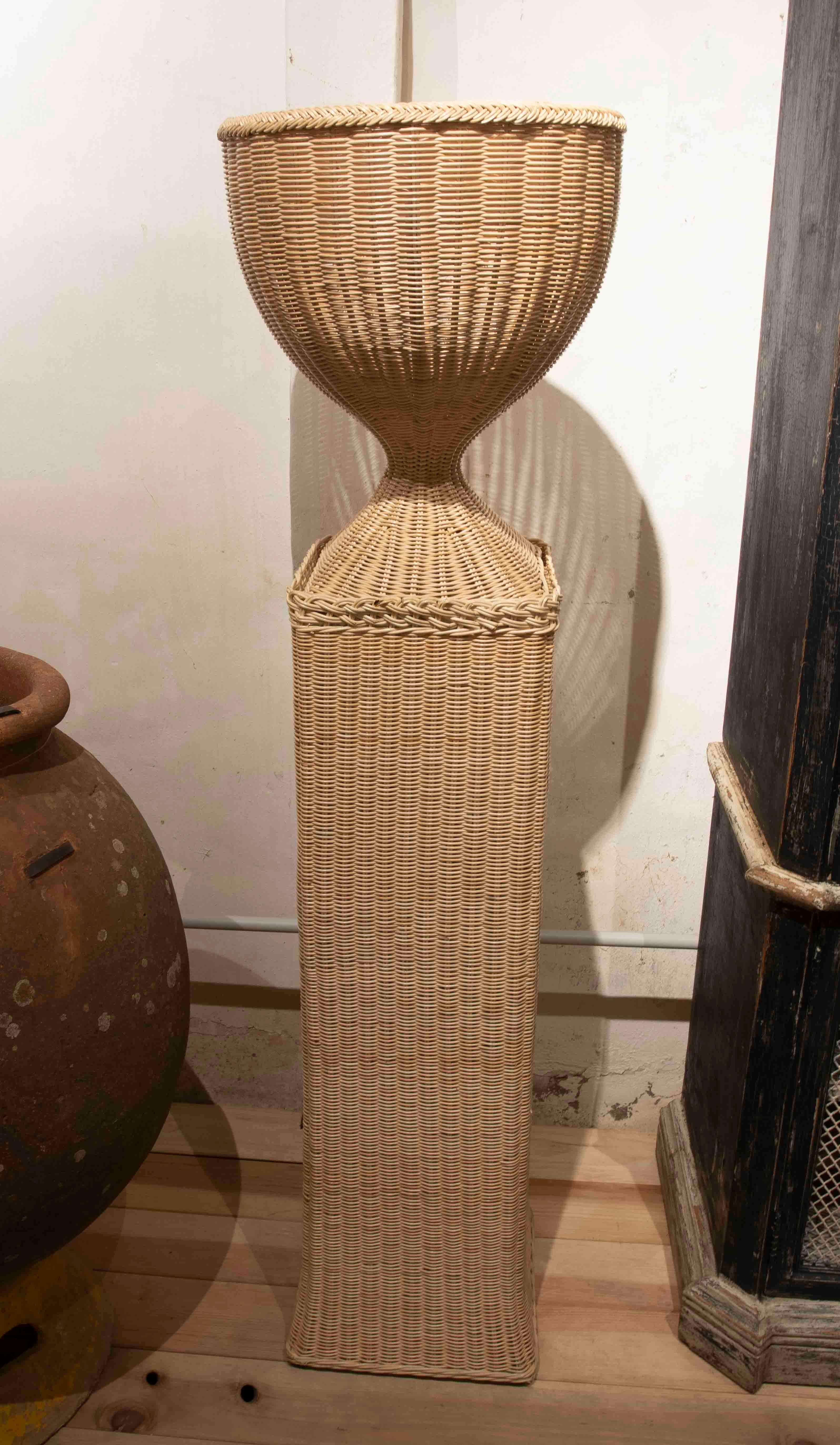 Pair of Handmade Wicker Cups with Rectangular Bases and wooden Structure For Sale 4
