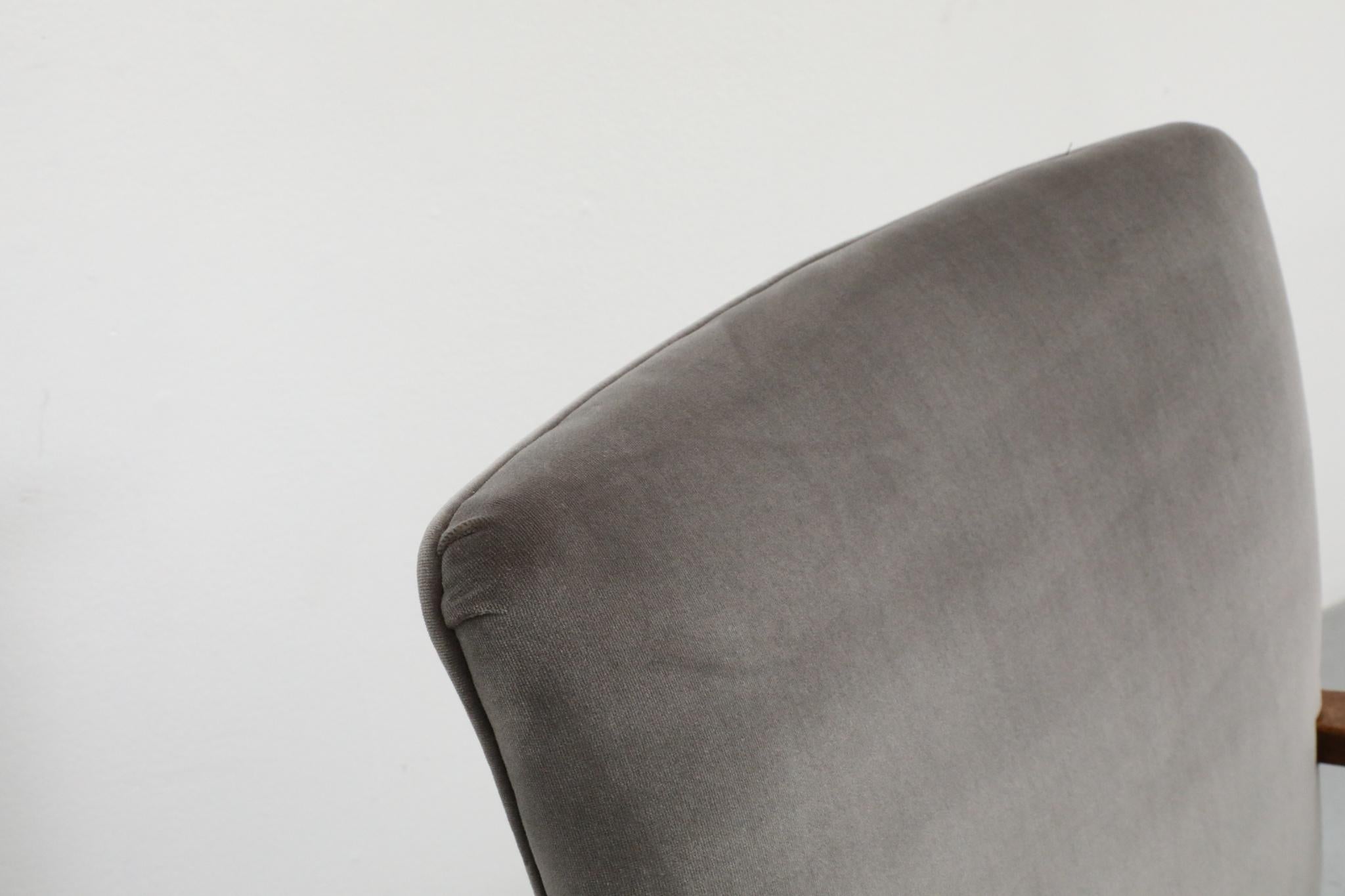 Paire de belles chaises longues Art Déco hollandaises en velours gris sceau en vente 3