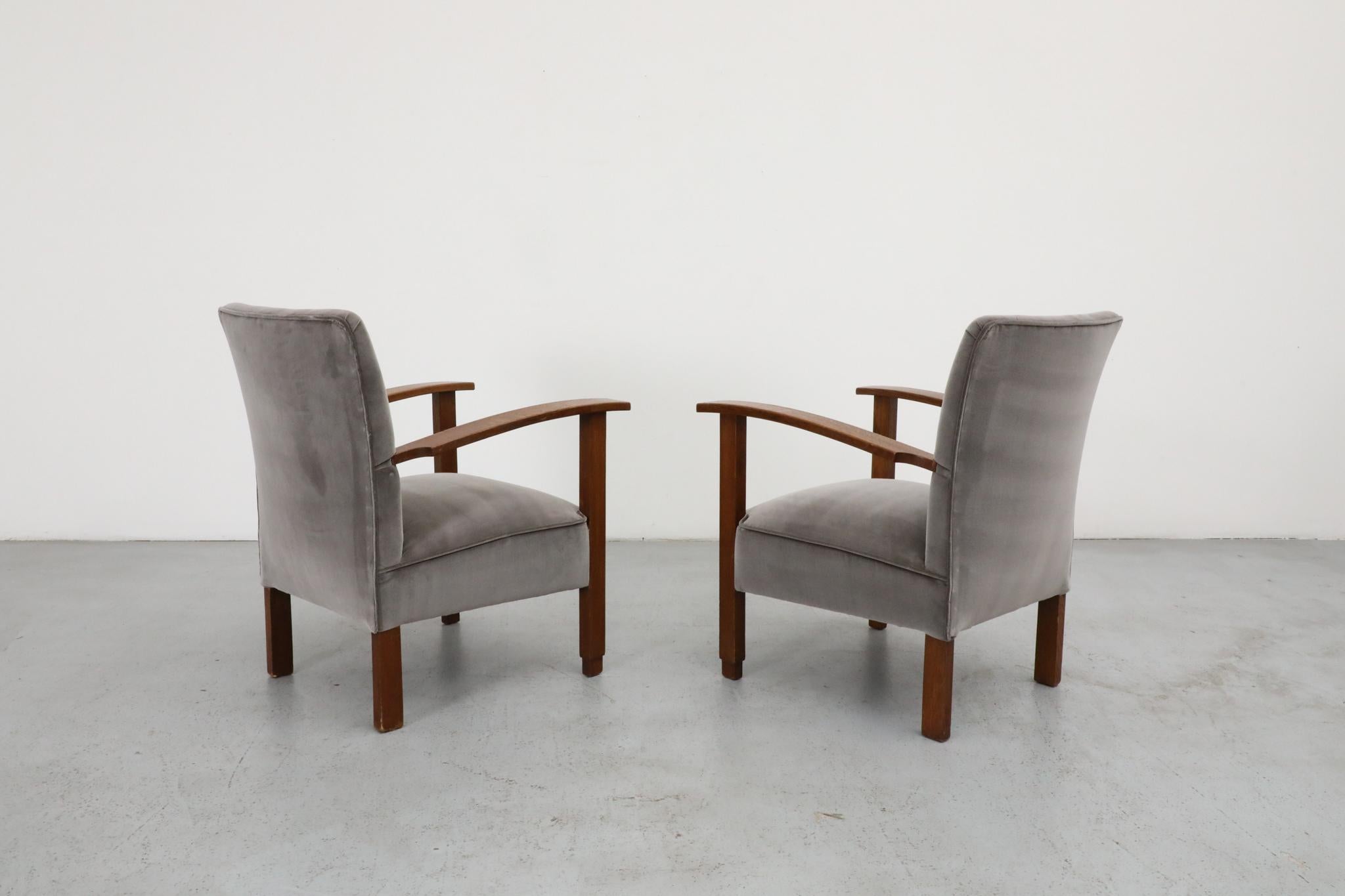 École d'Amsterdam Paire de belles chaises longues Art Déco hollandaises en velours gris sceau en vente