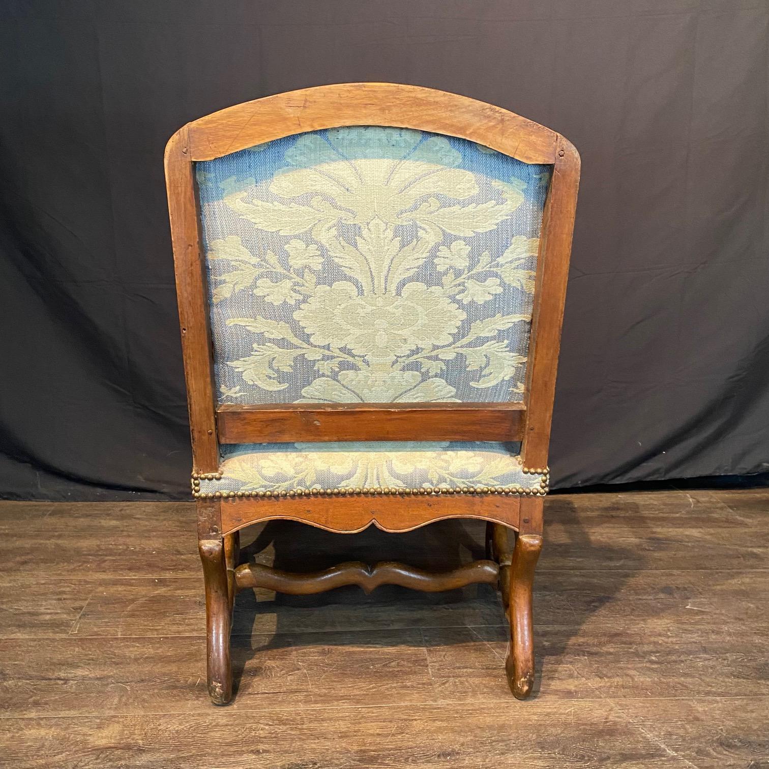 Coppia di splendide poltrone francesi Luigi XIV con barelle Os de Mouton in vendita 1