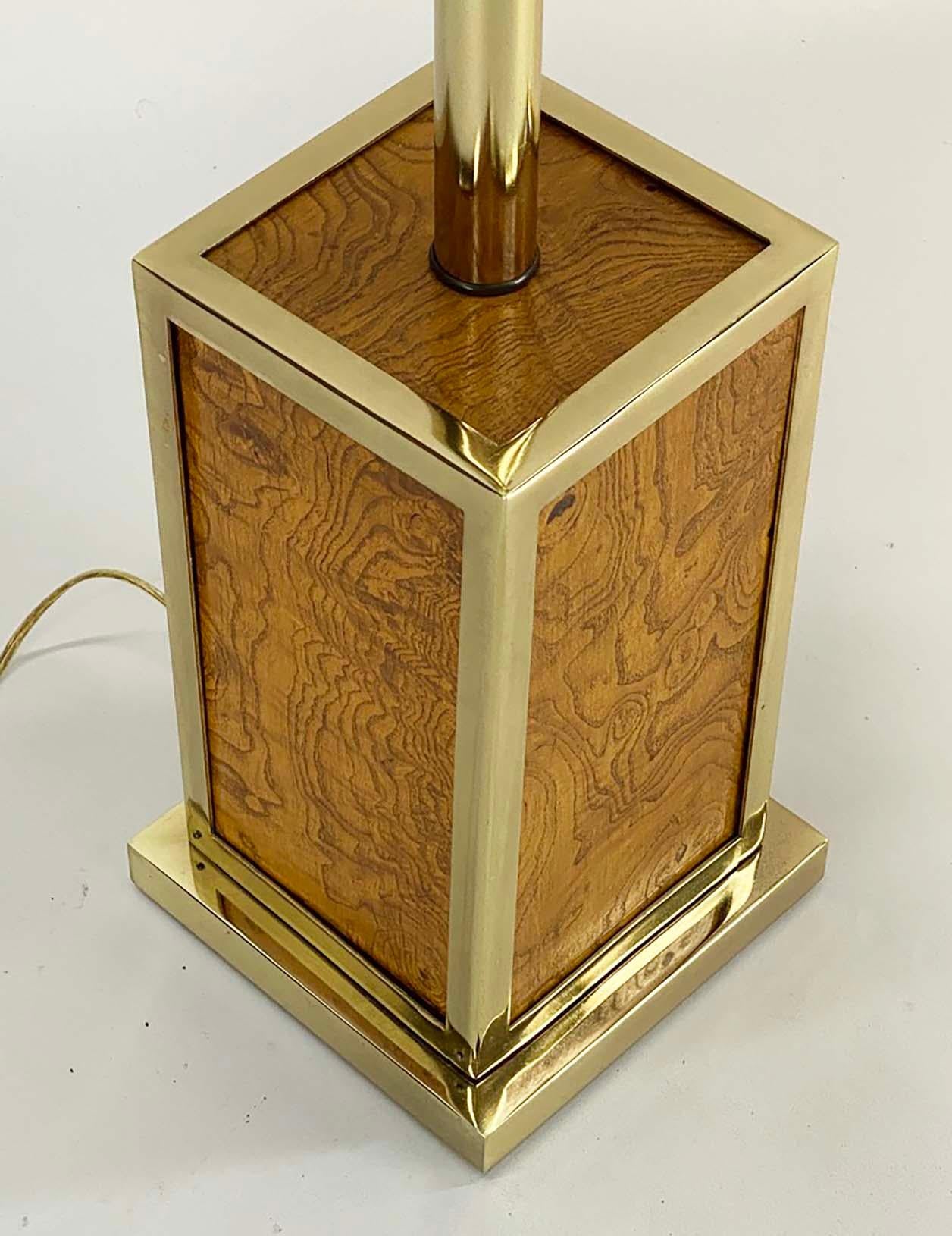 Coppia di bellissime lampade da tavolo italiane in Wood Wood e ottone in vendita 5