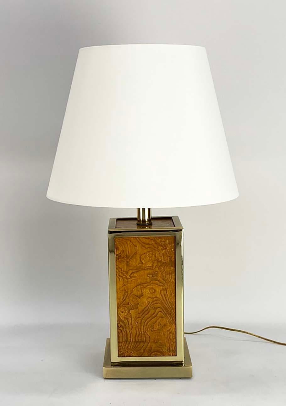 Italiano Coppia di bellissime lampade da tavolo italiane in Wood Wood e ottone in vendita