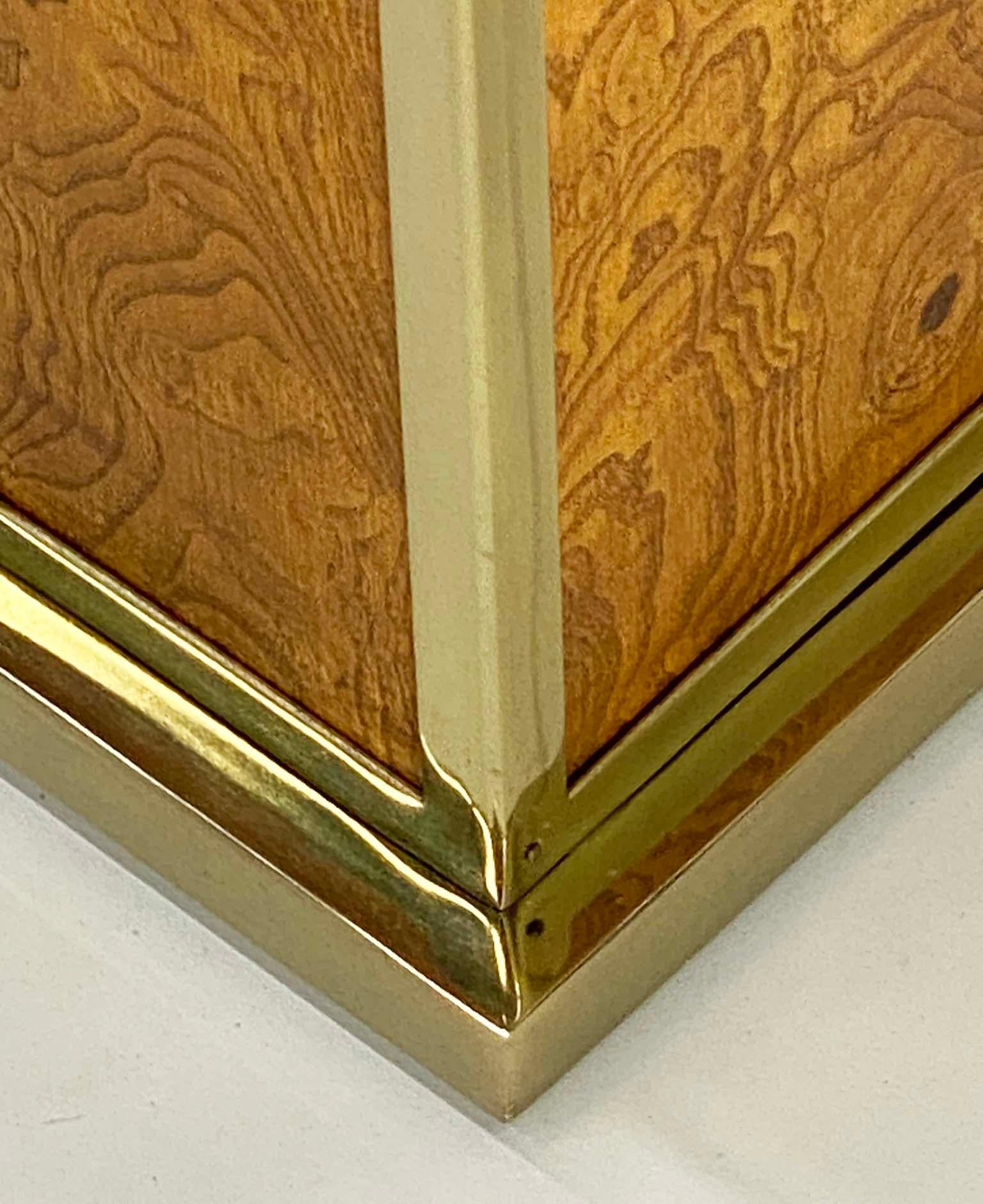 Coppia di bellissime lampade da tavolo italiane in Wood Wood e ottone in vendita 1