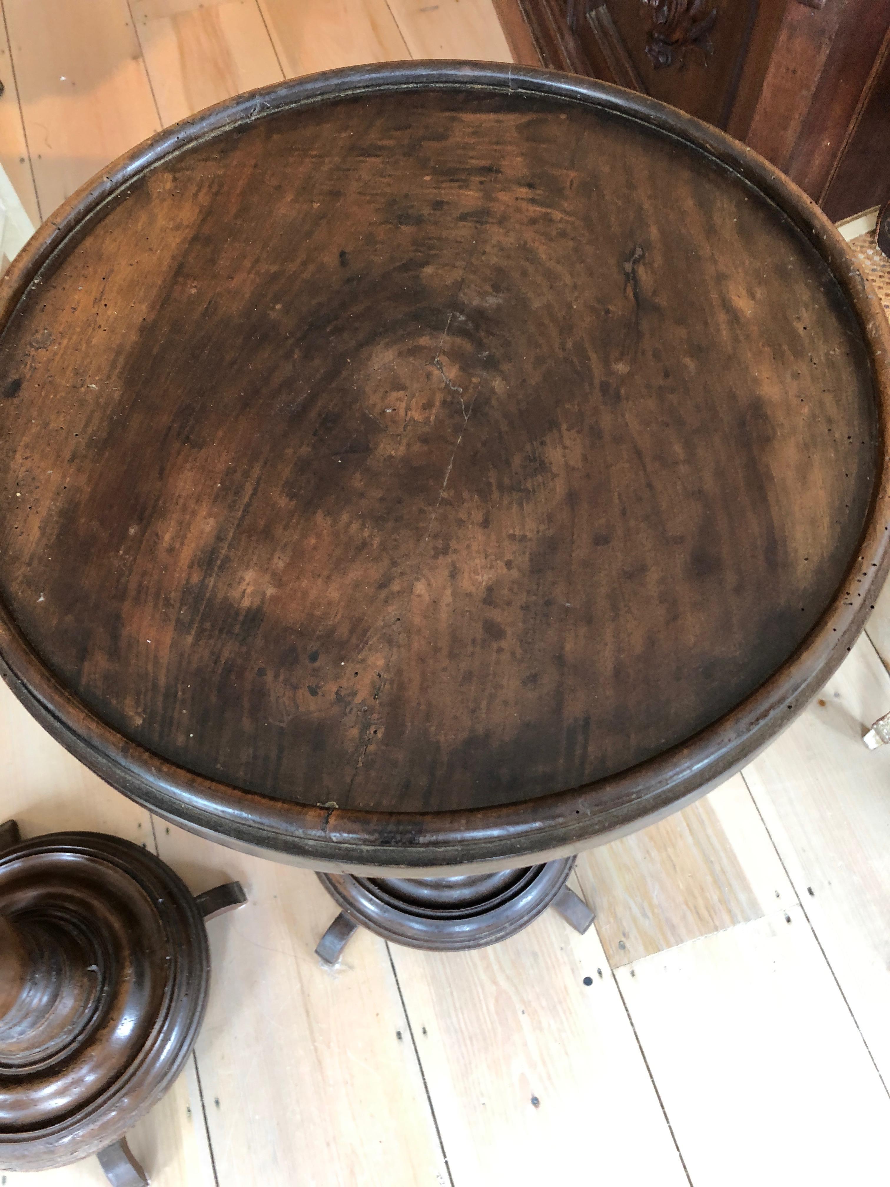 Pair of Handsome Very Unusual French Walnut Turned Side Tables Pedestals In Good Condition In Hopewell, NJ