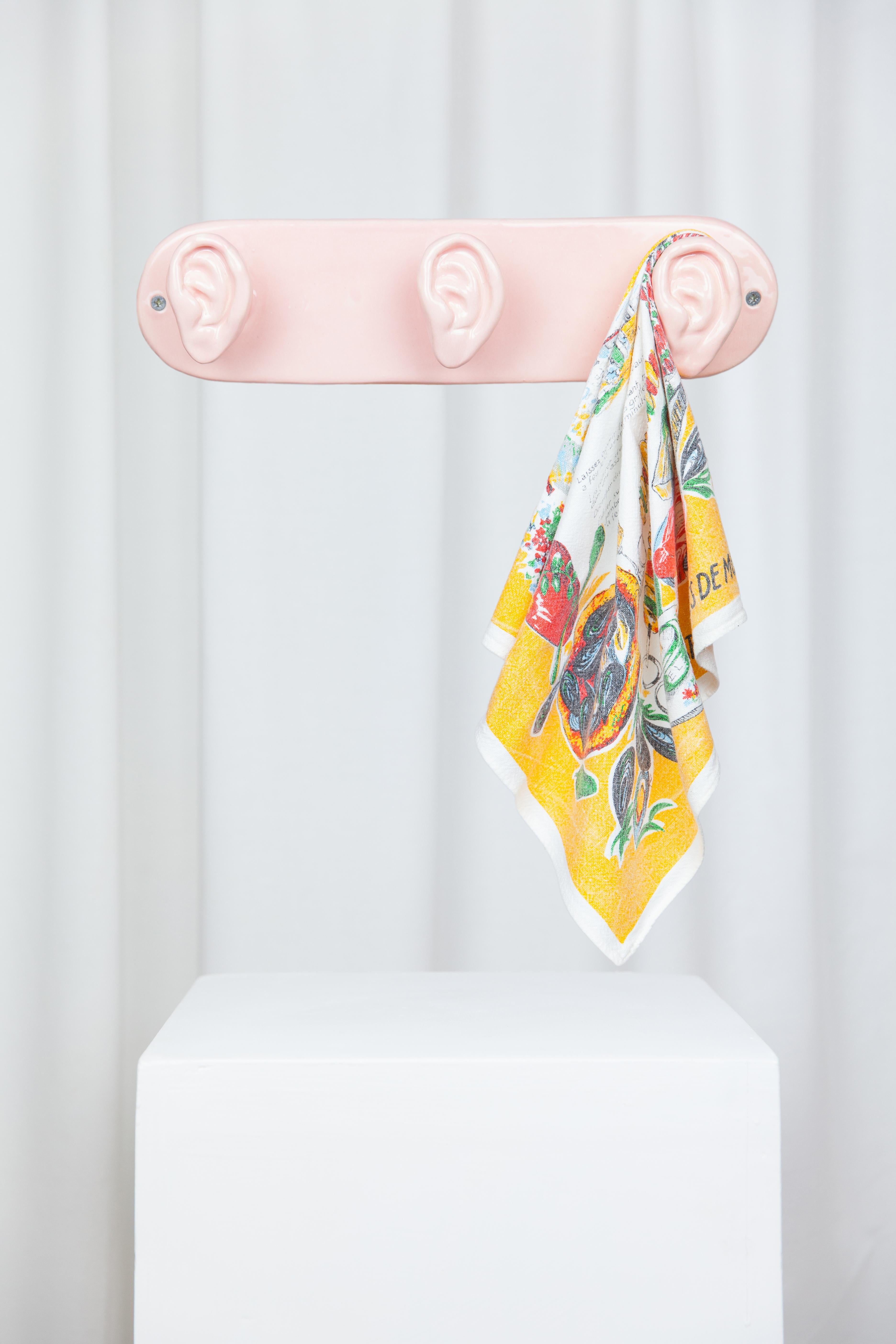 Pair of hanging 3 ears pink towel hooks by Lola Mayeras
Dimensions: D37 x H6 cm
Materials: Earthenware.

Towel hooks in white earthenware, glazed in beige.
This piece is designed and handcrafted in the south of France.

Lola Mayeras —