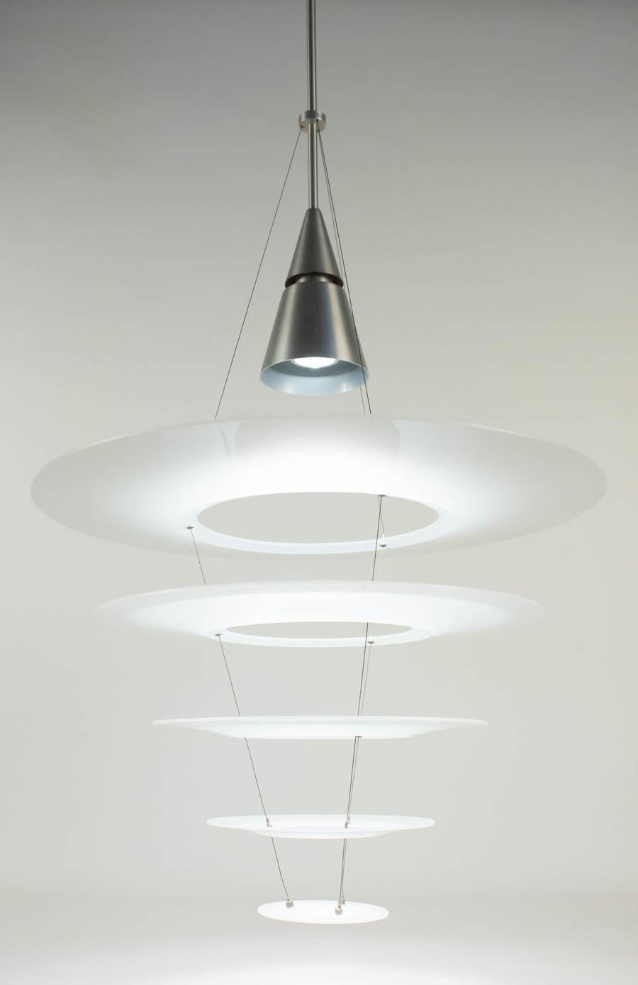 Metallo Coppia di lampade a sospensione, contemporanee, della casa di Louis Poulsen in vendita
