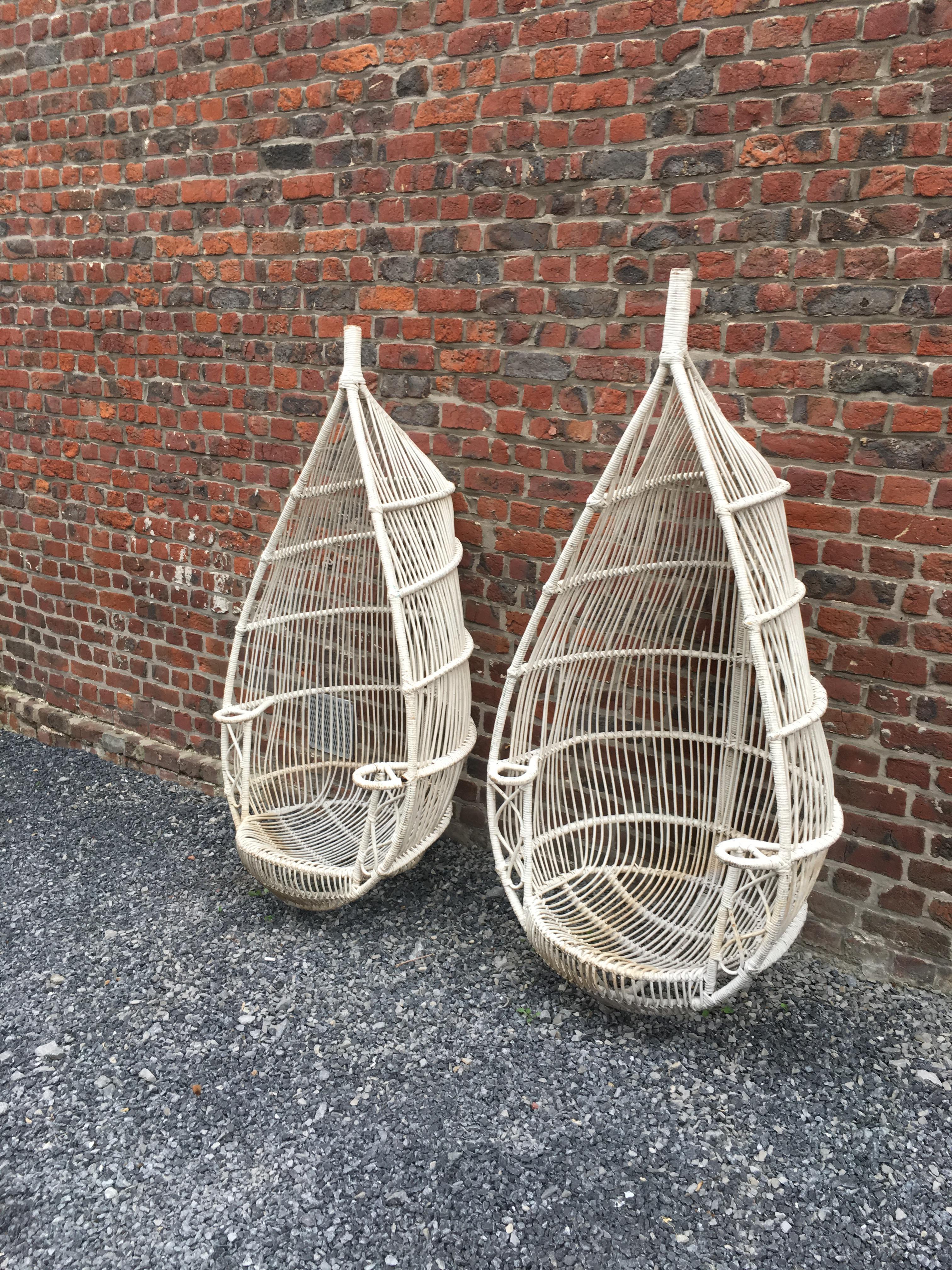 European Pair of Hanging Seats in White Lacquered Bamboo, circa 1970 For Sale
