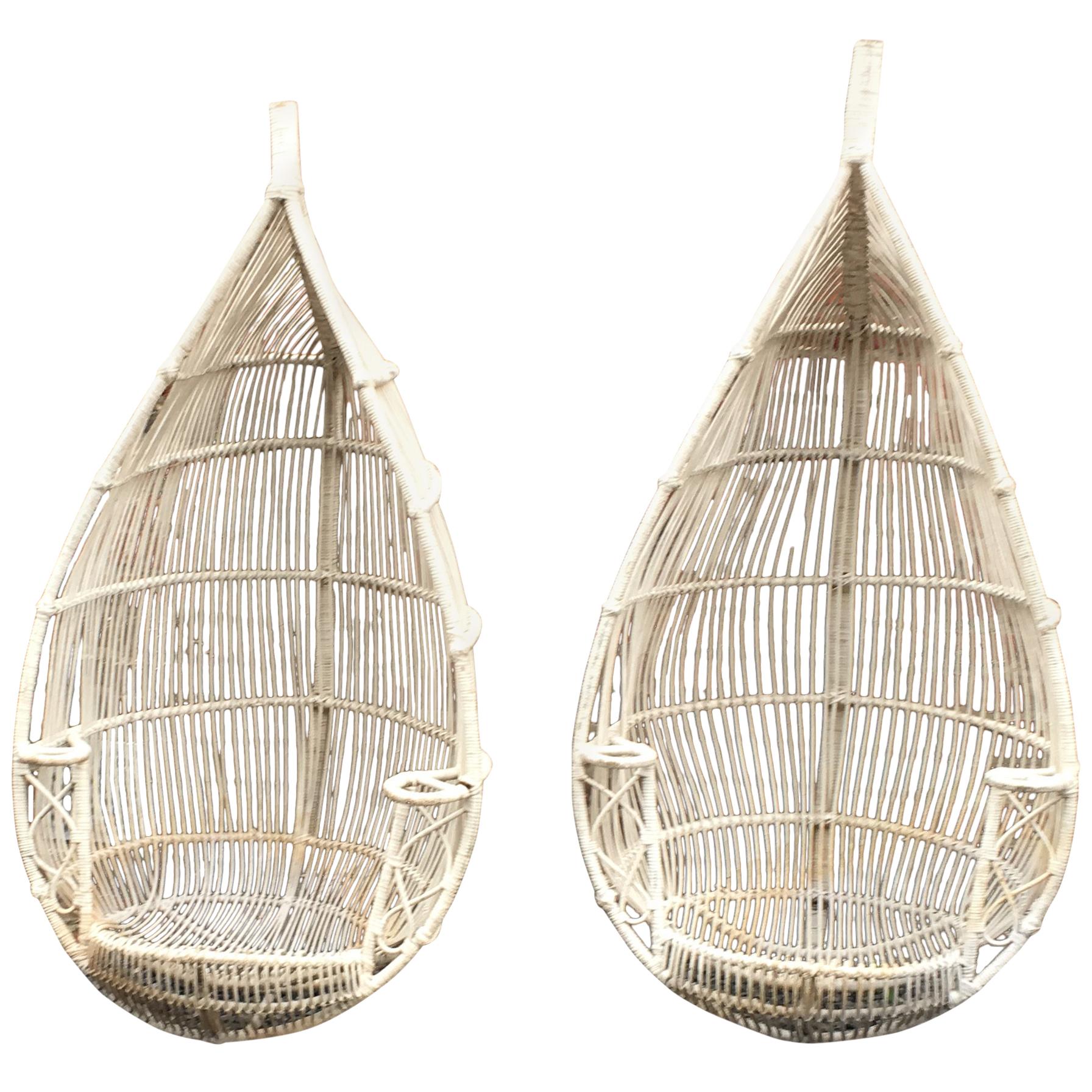 Pair of Hanging Seats in White Lacquered Bamboo, circa 1970 For Sale