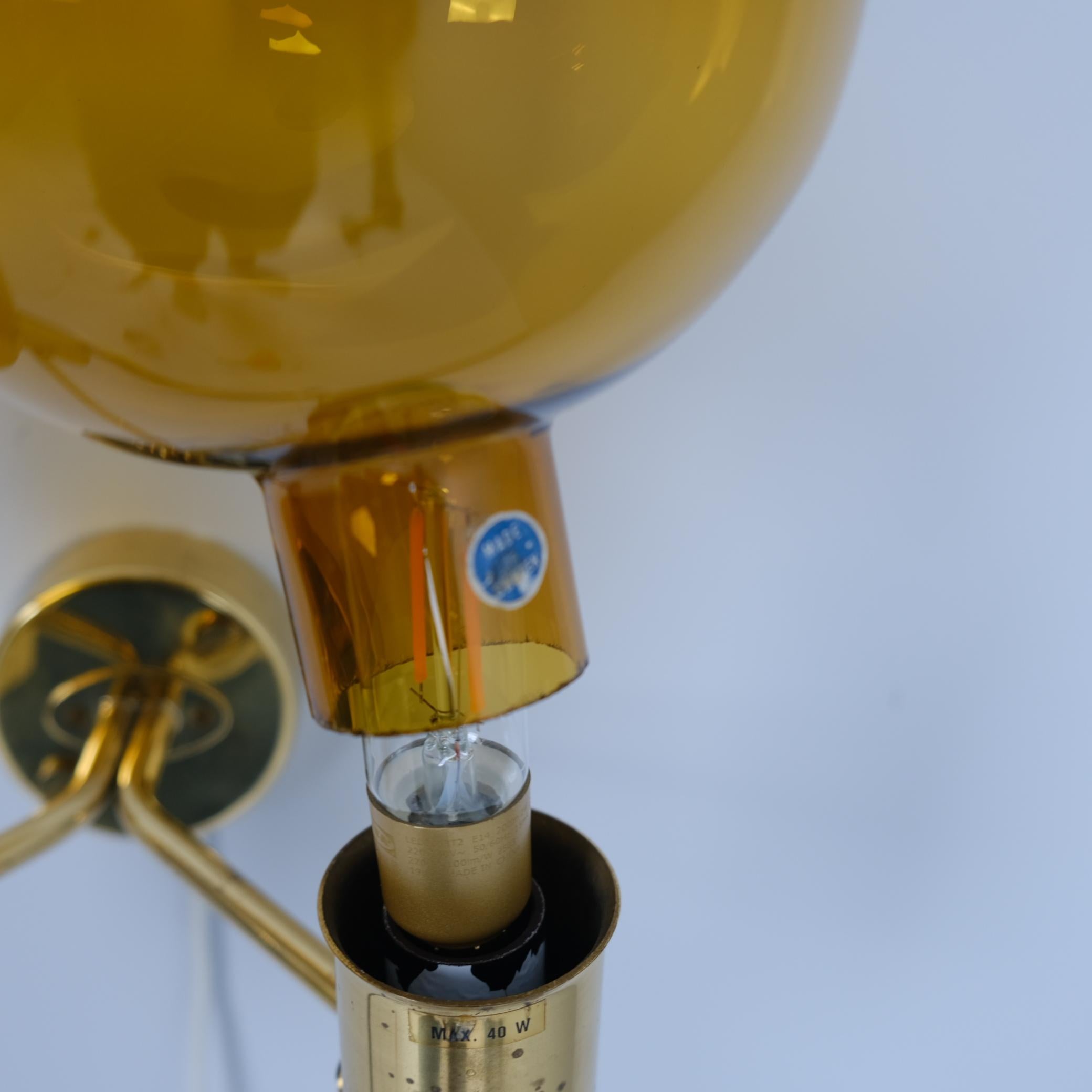 Pair of Hans-Agne Jakobsson Brass Wall Lamp Model. V 149/2, Amber Glass, 1950s For Sale 5