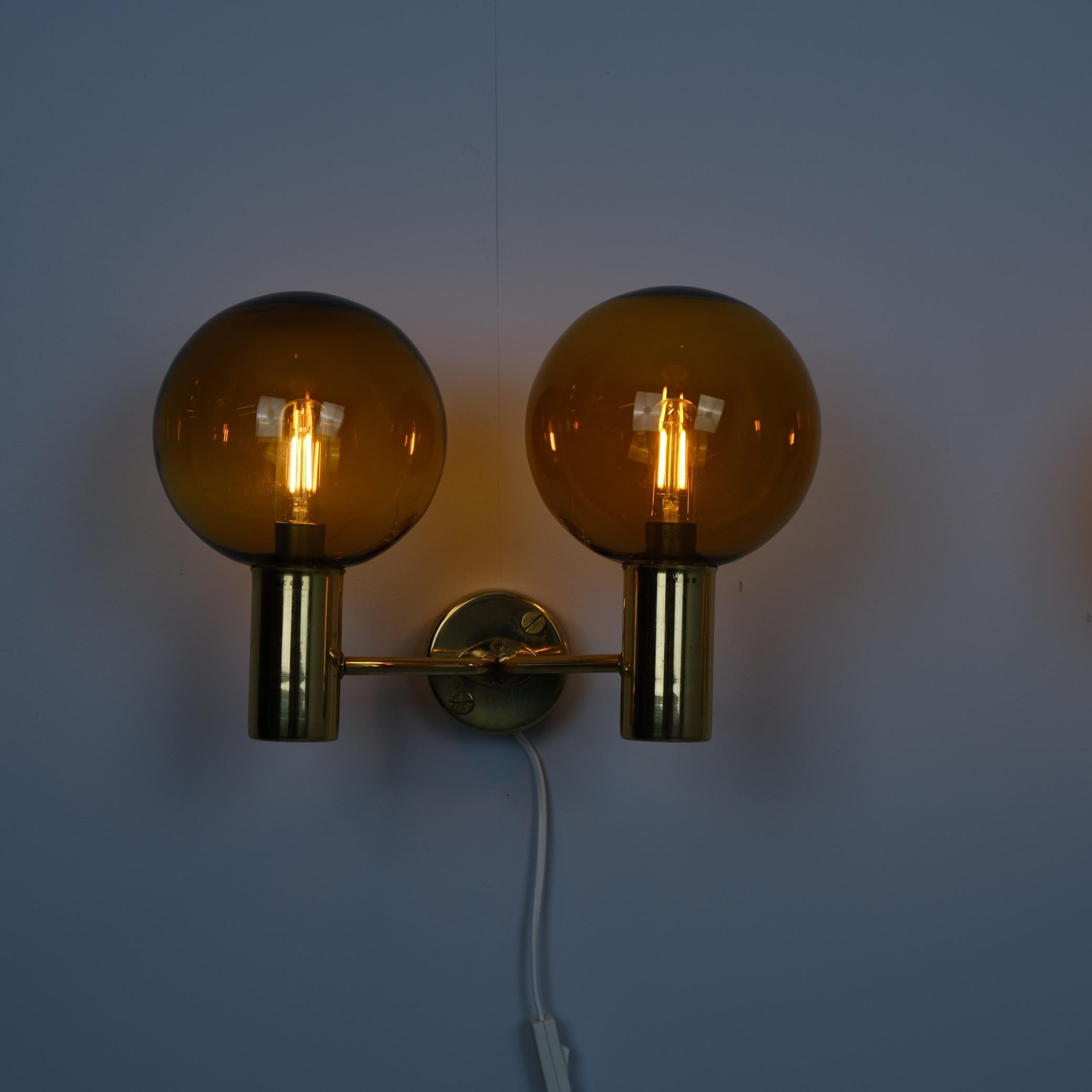 Swedish Pair of Hans-Agne Jakobsson Brass Wall Lamp Model. V 149/2, Amber Glass, 1950s For Sale