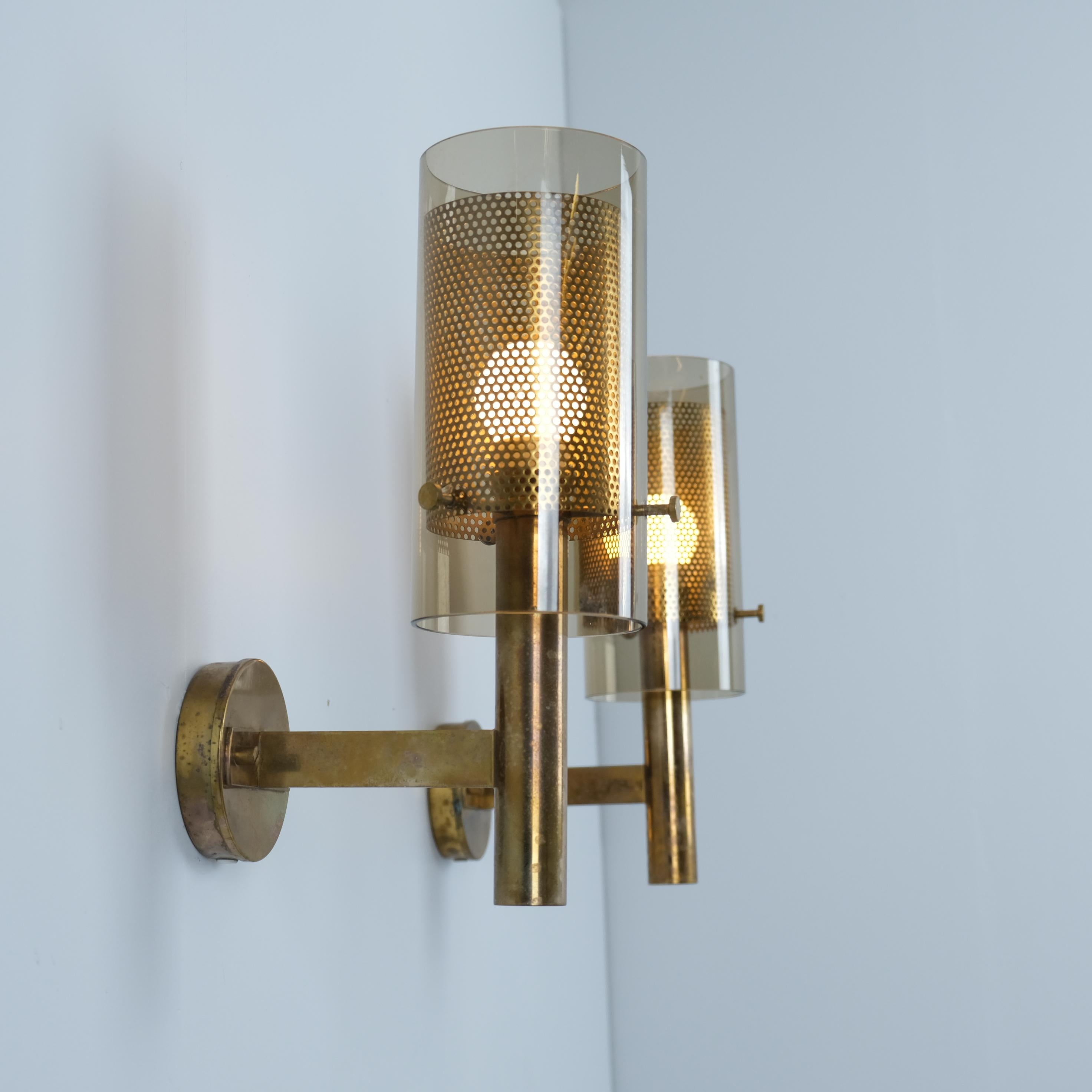 Coppia di lampade da parete in ottone Hans-Agne Jakobsson Modello V147 Vetro e ottone, anni '60 in vendita 5