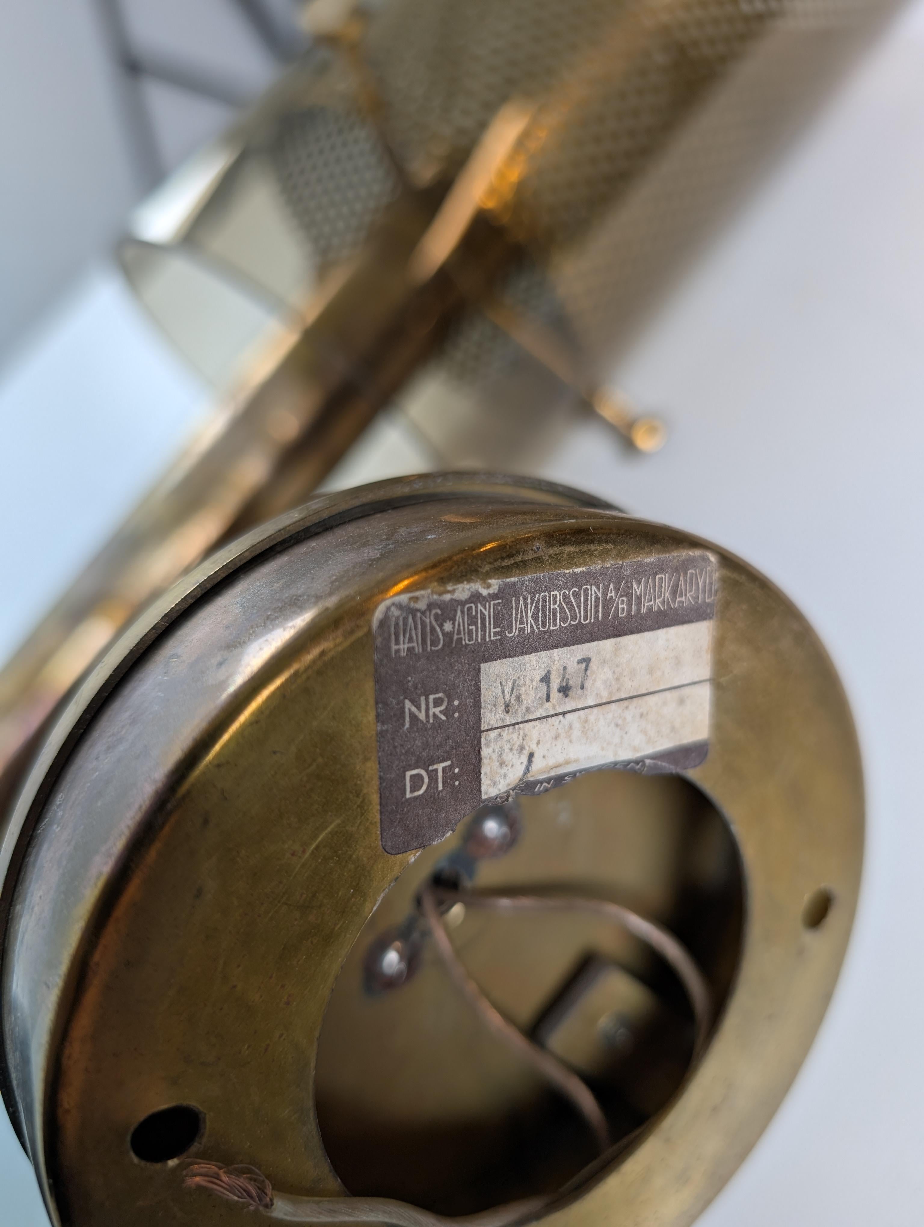 Coppia di lampade da parete in ottone Hans-Agne Jakobsson Modello V147 Vetro e ottone, anni '60 in vendita 8