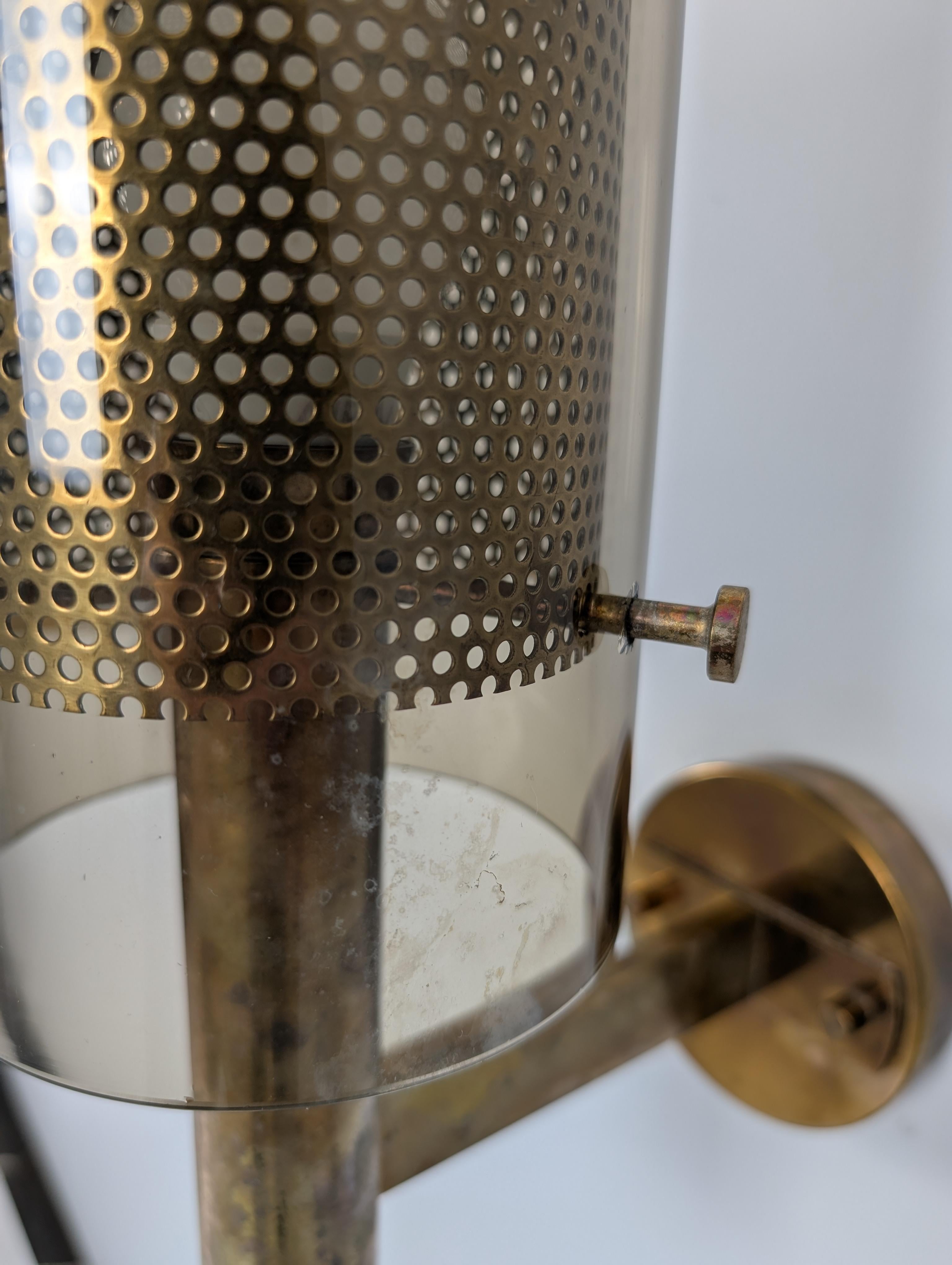 Coppia di lampade da parete in ottone Hans-Agne Jakobsson Modello V147 Vetro e ottone, anni '60 in vendita 10