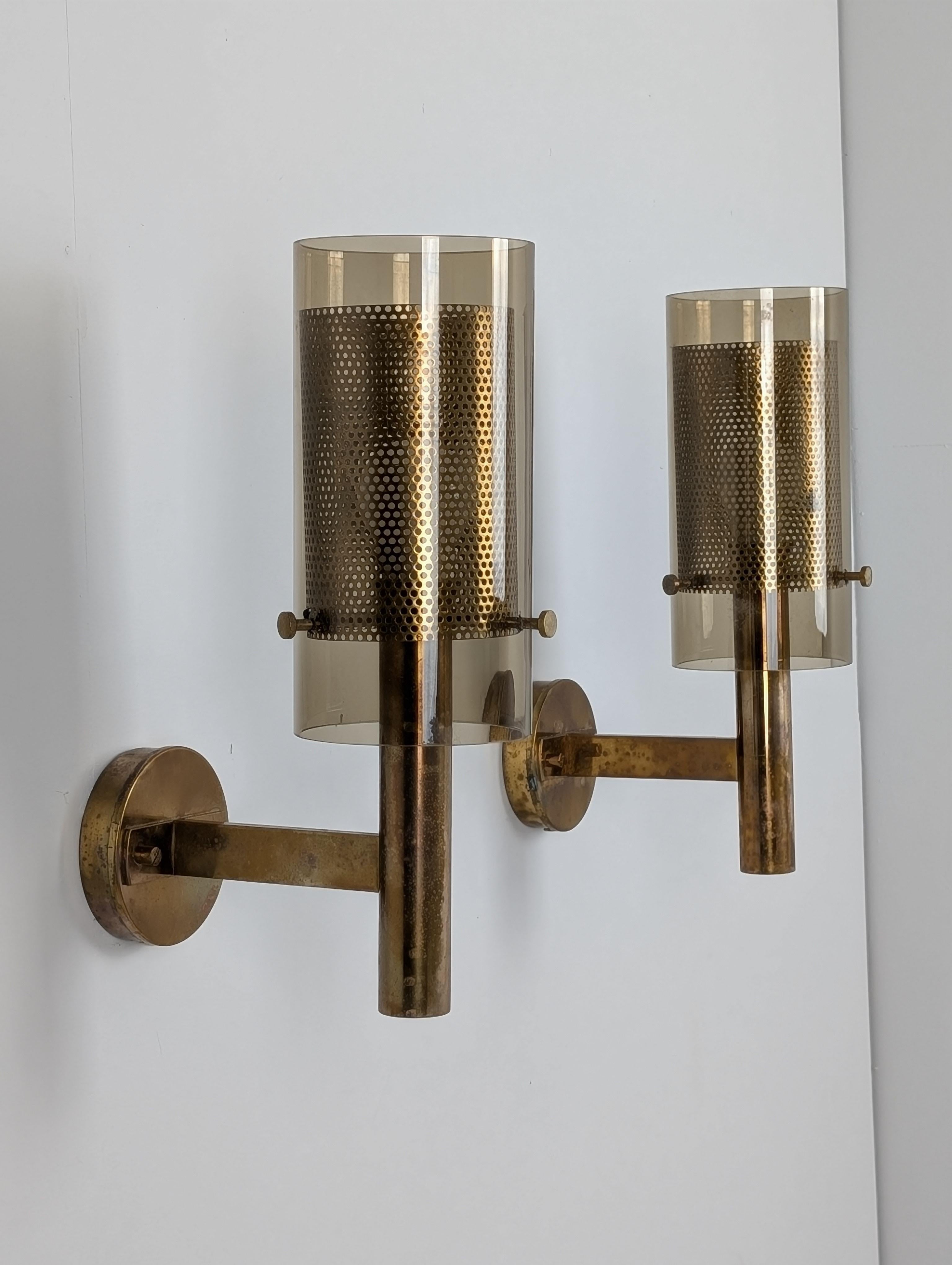 Coppia di lampade da parete in ottone Hans-Agne Jakobsson Modello V147 Vetro e ottone, anni '60 in vendita 11