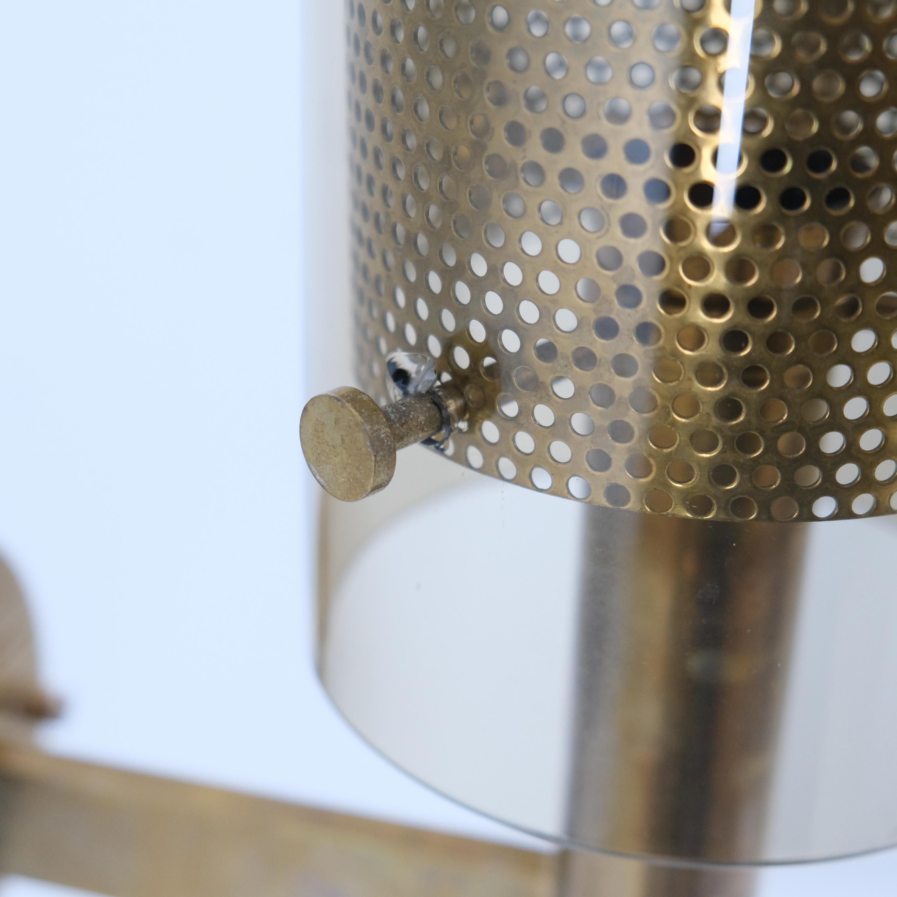 Ottone Coppia di lampade da parete in ottone Hans-Agne Jakobsson Modello V147 Vetro e ottone, anni '60 in vendita