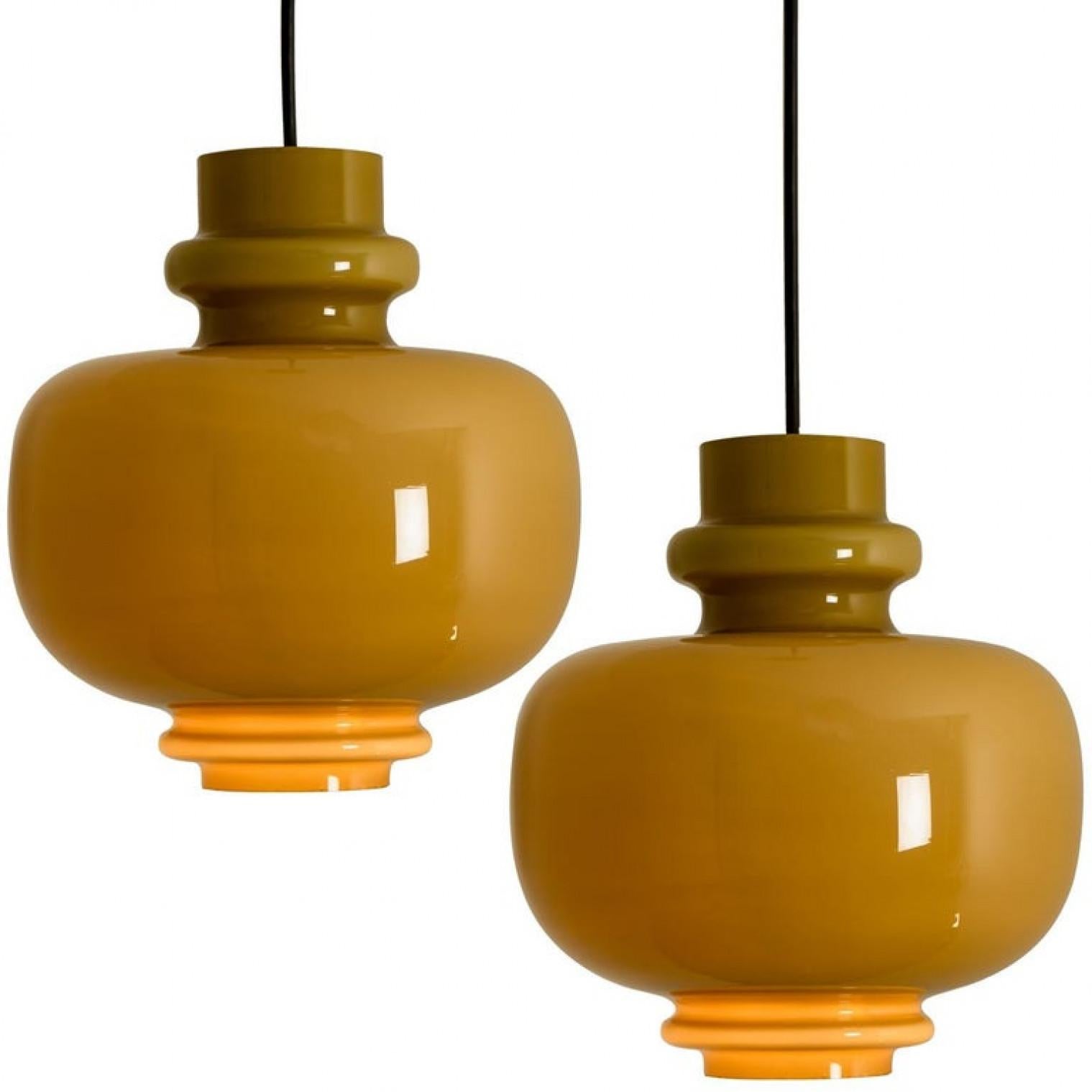 Space Age Pair of Hans-Agne Jakobsson for Staff Braun Glass Pendant Lights, 1960 For Sale