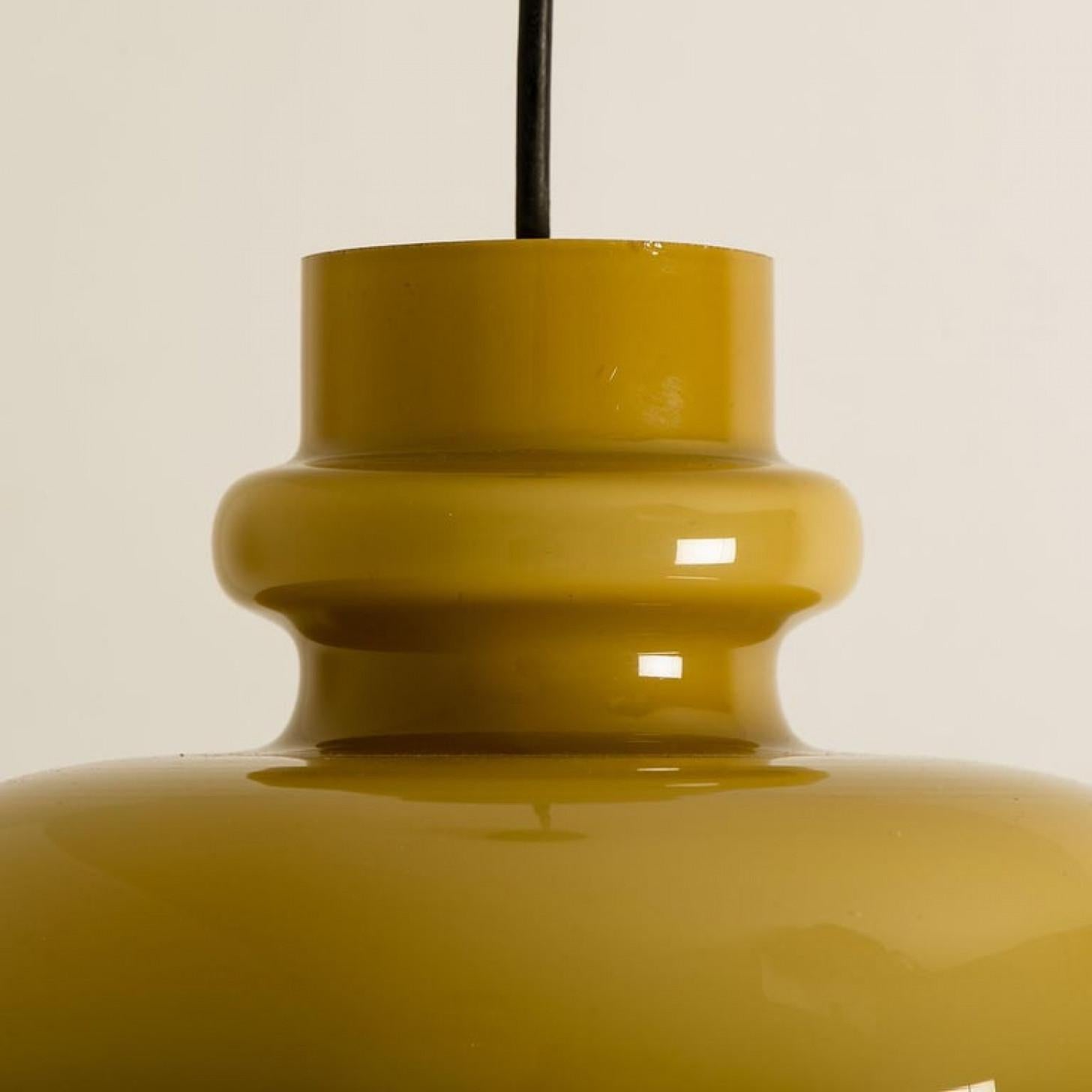 Pair of Hans-Agne Jakobsson for Staff Braun Glass Pendant Lights, 1960 In Good Condition For Sale In Rijssen, NL