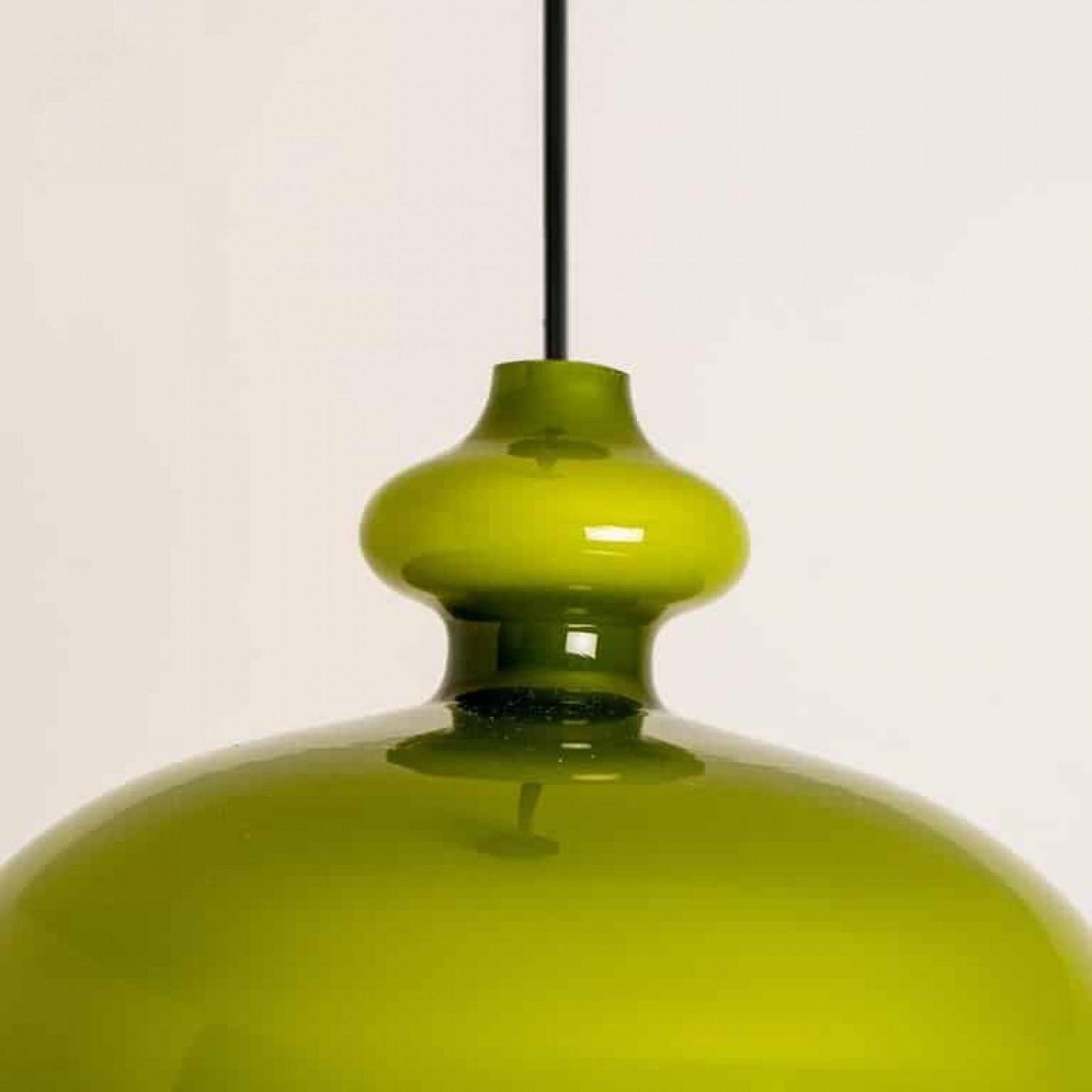 Coppia di lampade a sospensione in vetro verde Hans-Agne Jakobsson for Staff, 1960 in vendita 6