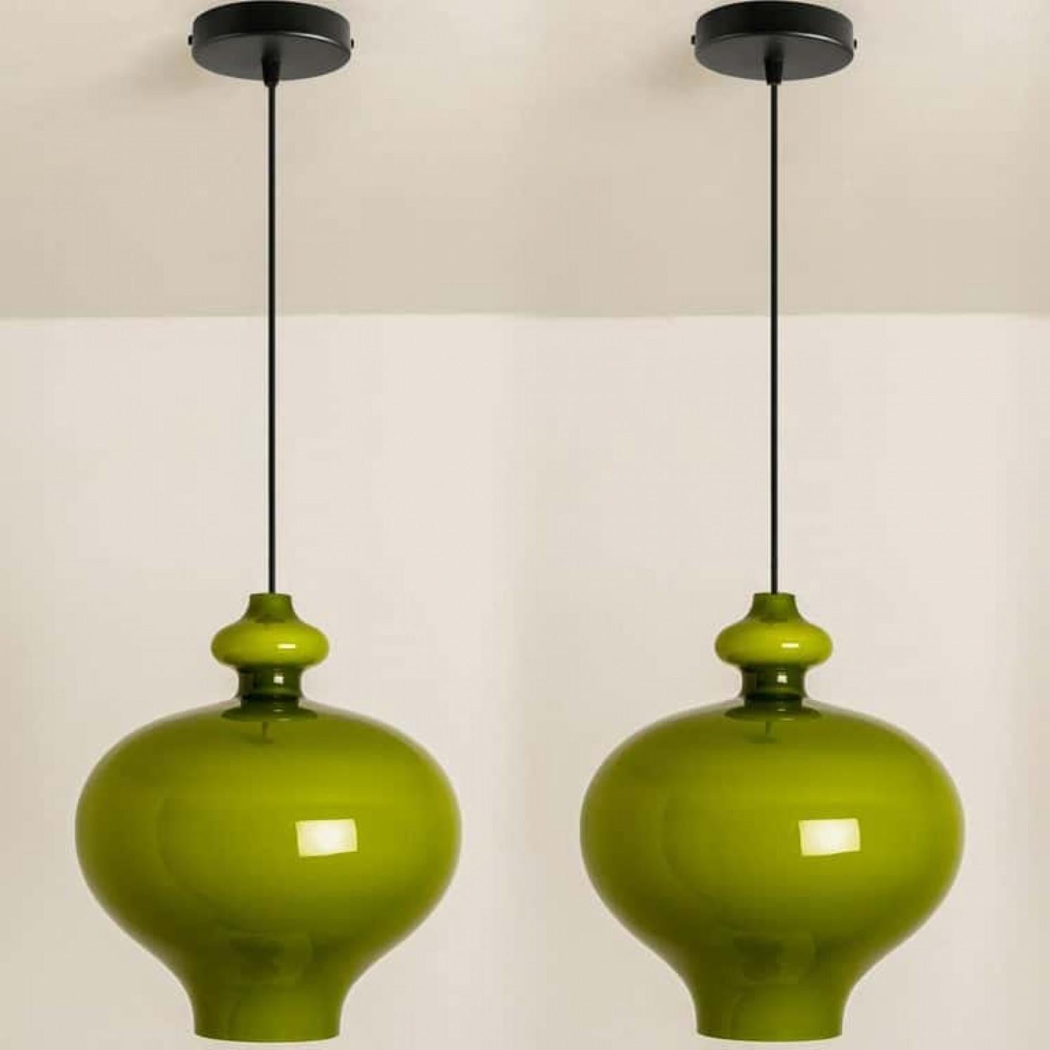 Coppia di lampade a sospensione in vetro verde Hans-Agne Jakobsson for Staff, 1960 in vendita 7