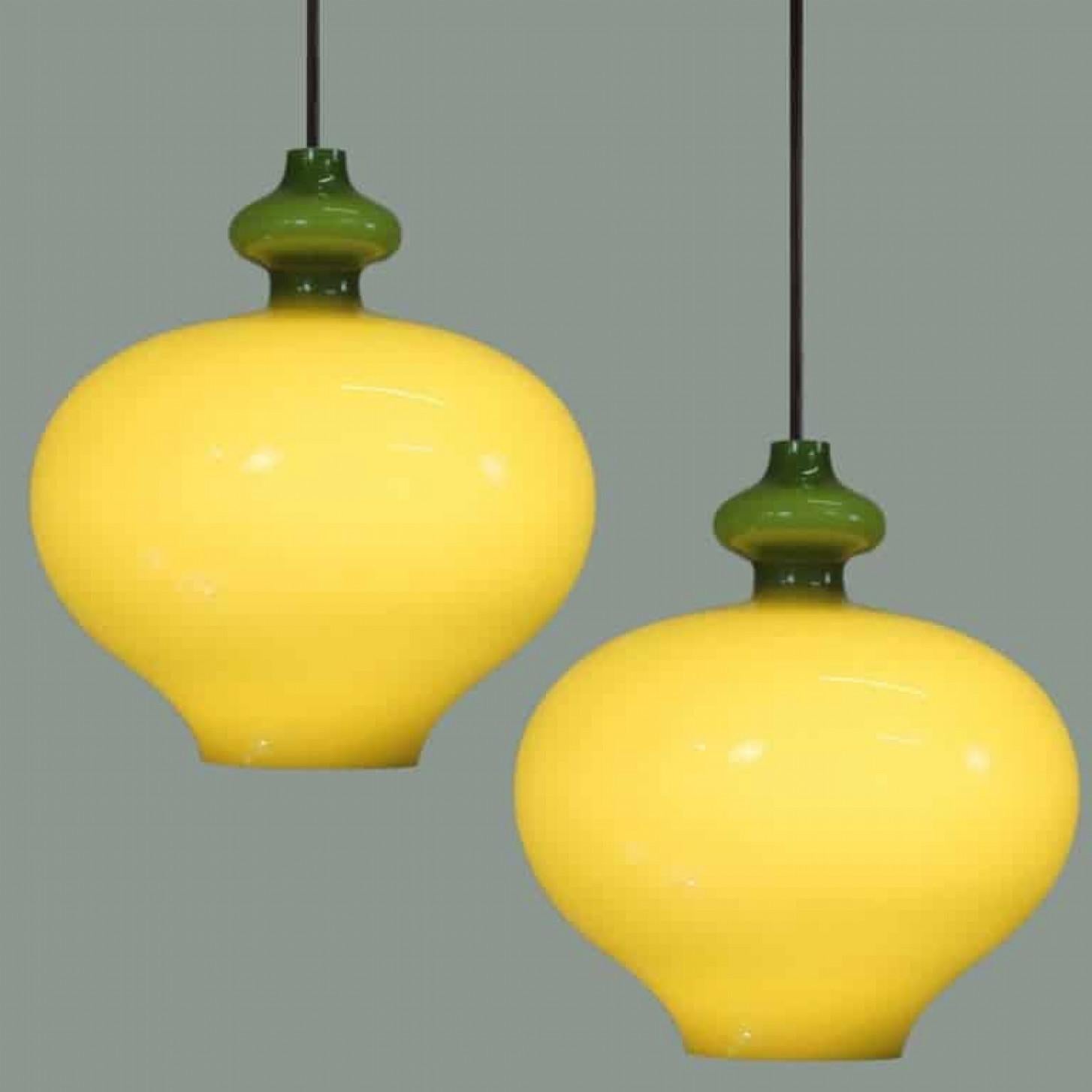 Austriaco Coppia di lampade a sospensione in vetro verde Hans-Agne Jakobsson for Staff, 1960 in vendita