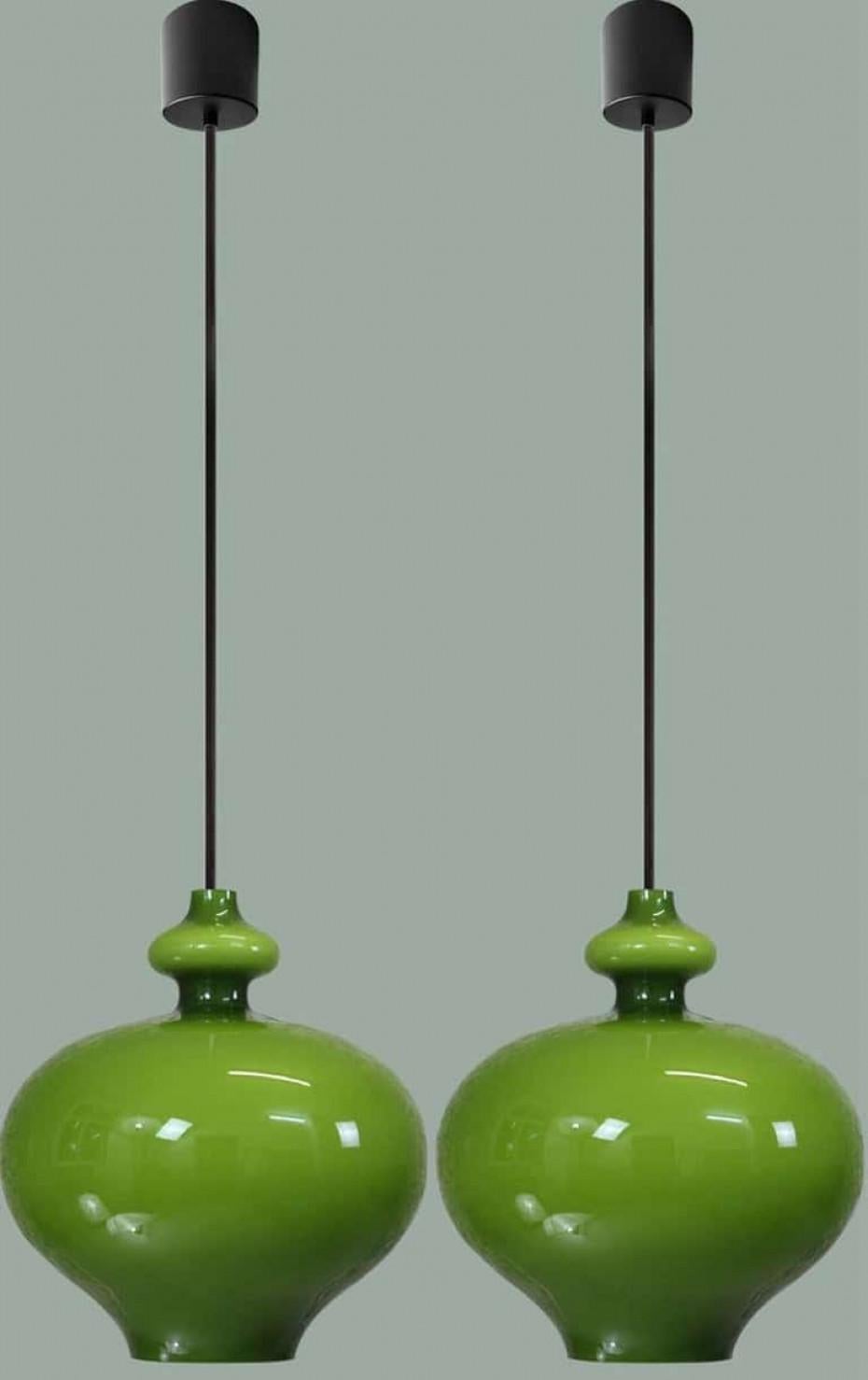 XX secolo Coppia di lampade a sospensione in vetro verde Hans-Agne Jakobsson for Staff, 1960 in vendita