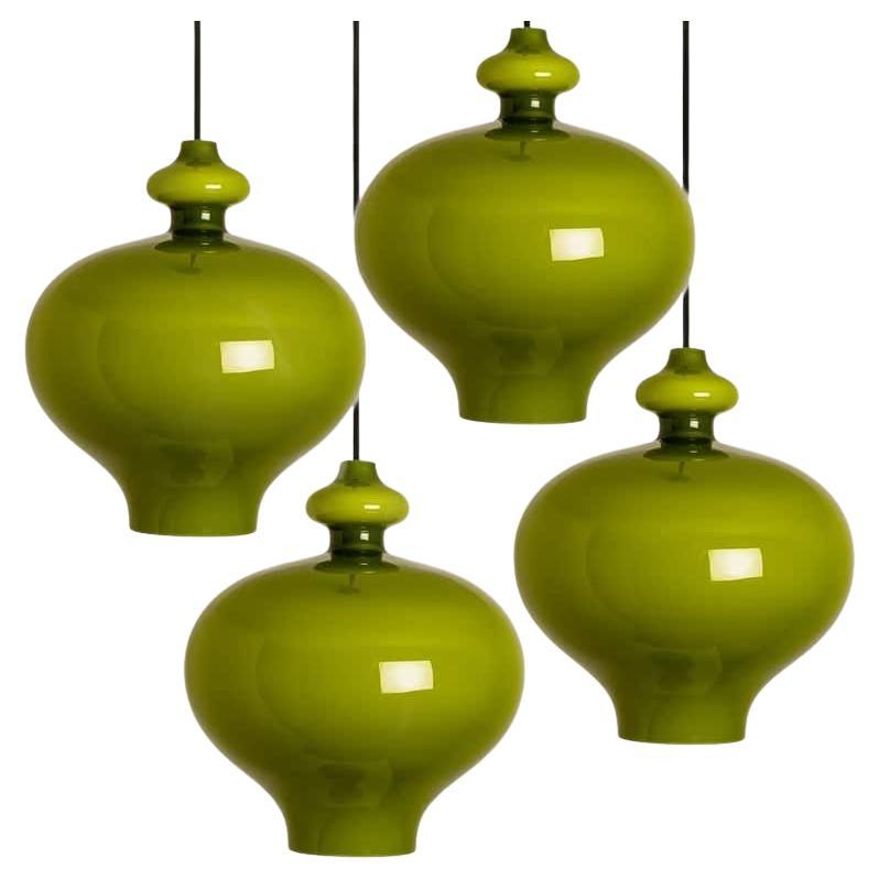 Coppia di lampade a sospensione in vetro verde Hans-Agne Jakobsson for Staff, 1960 in vendita