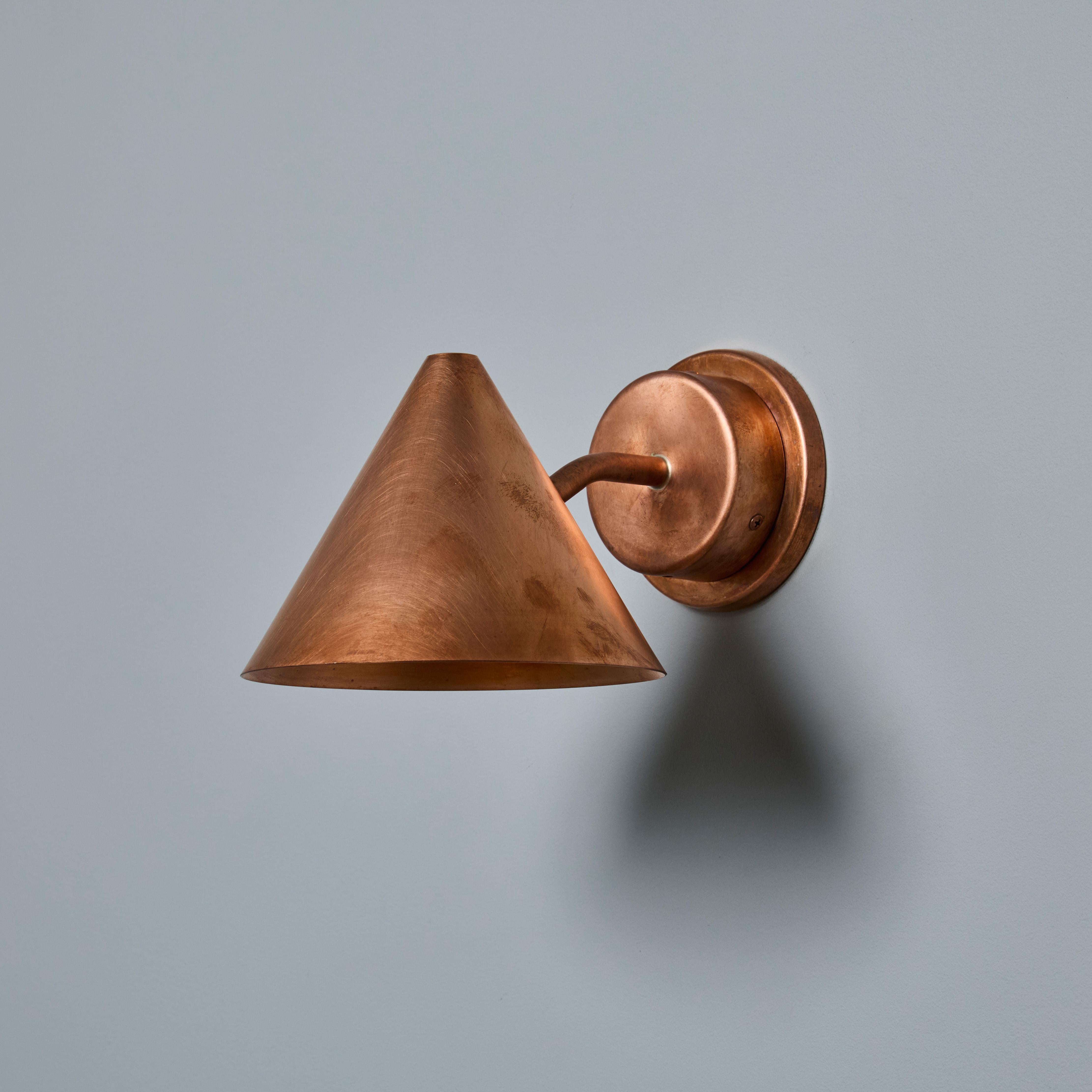 XXI secolo e contemporaneo Coppia di lampade da esterno in rame grezzo 'Mini-Tratten' di Hans-Agne Jakobsson in vendita
